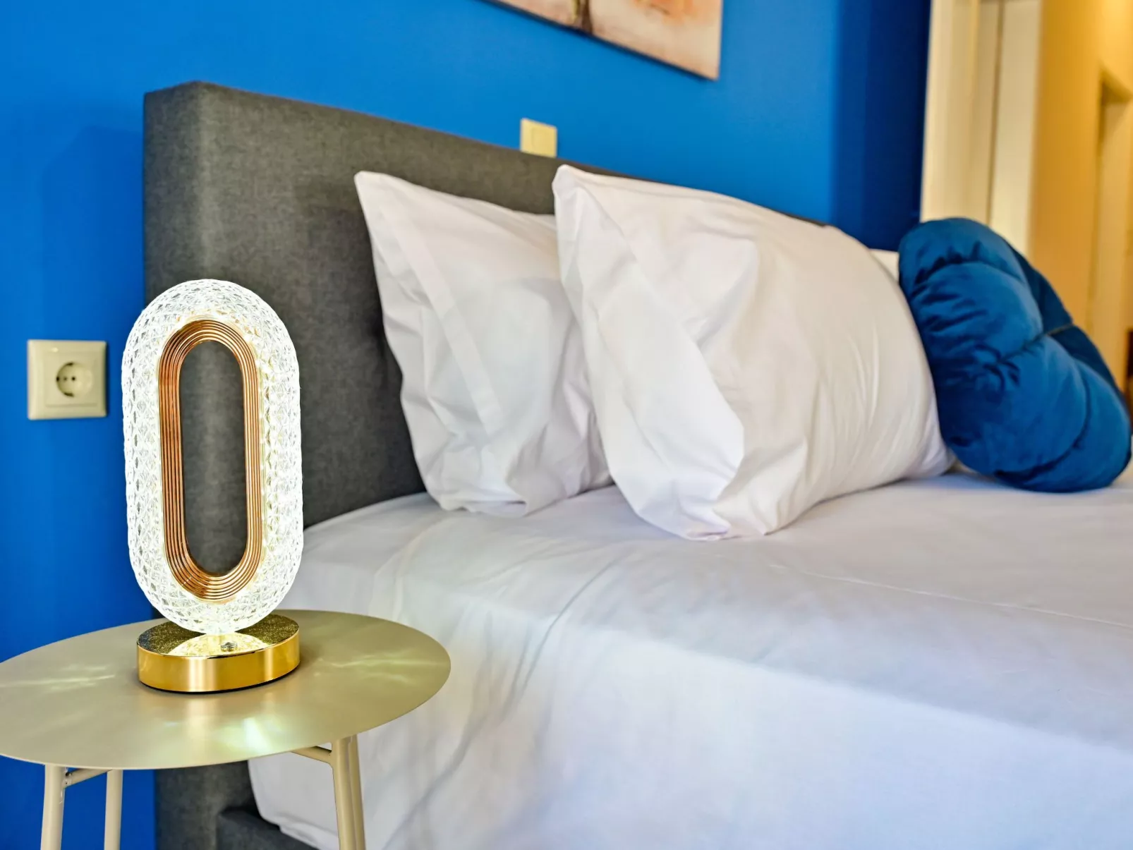 Royal Blue Central House "by Checkin"-Inside