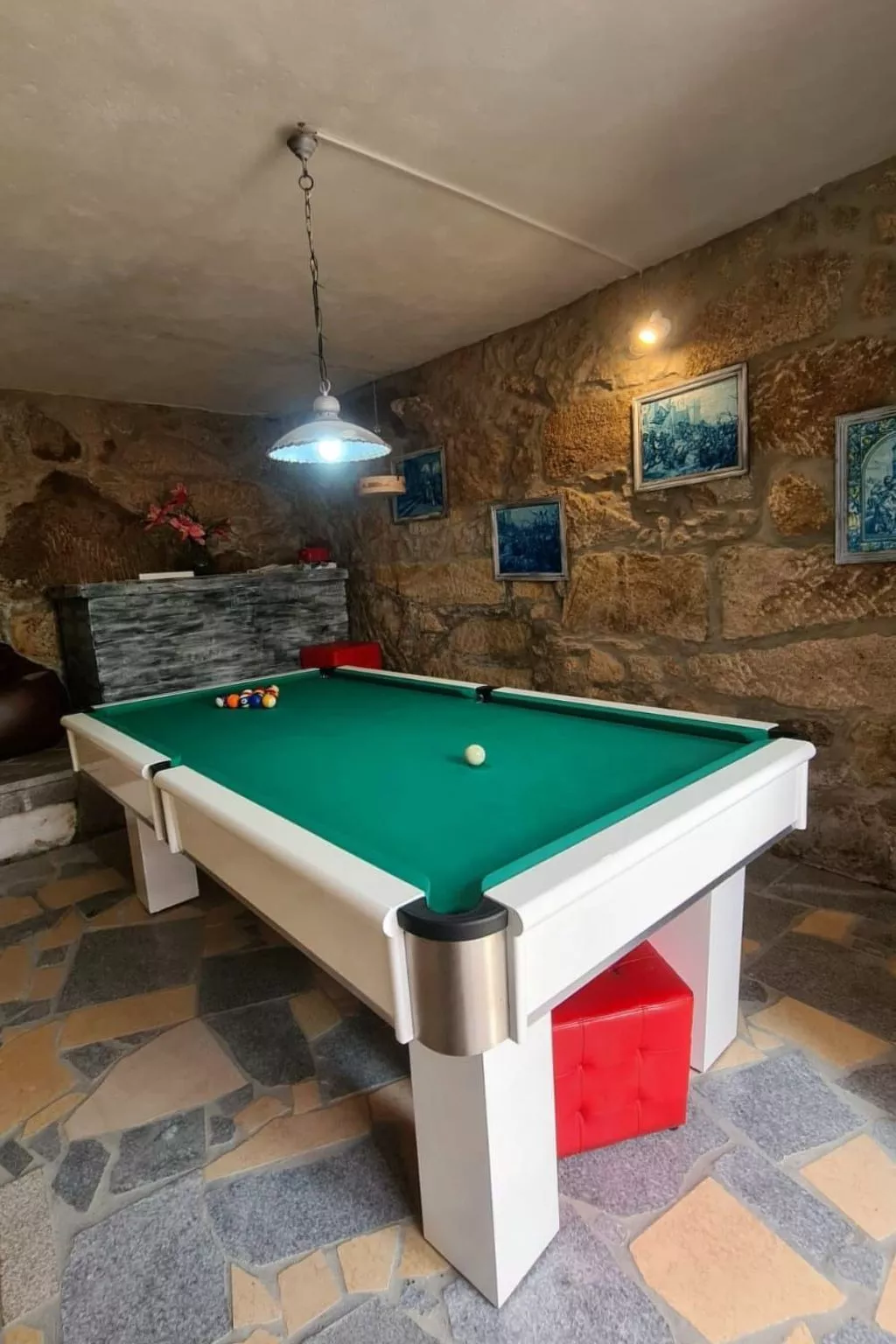 Weißes Haus in Douro Weinberge-Drinnen