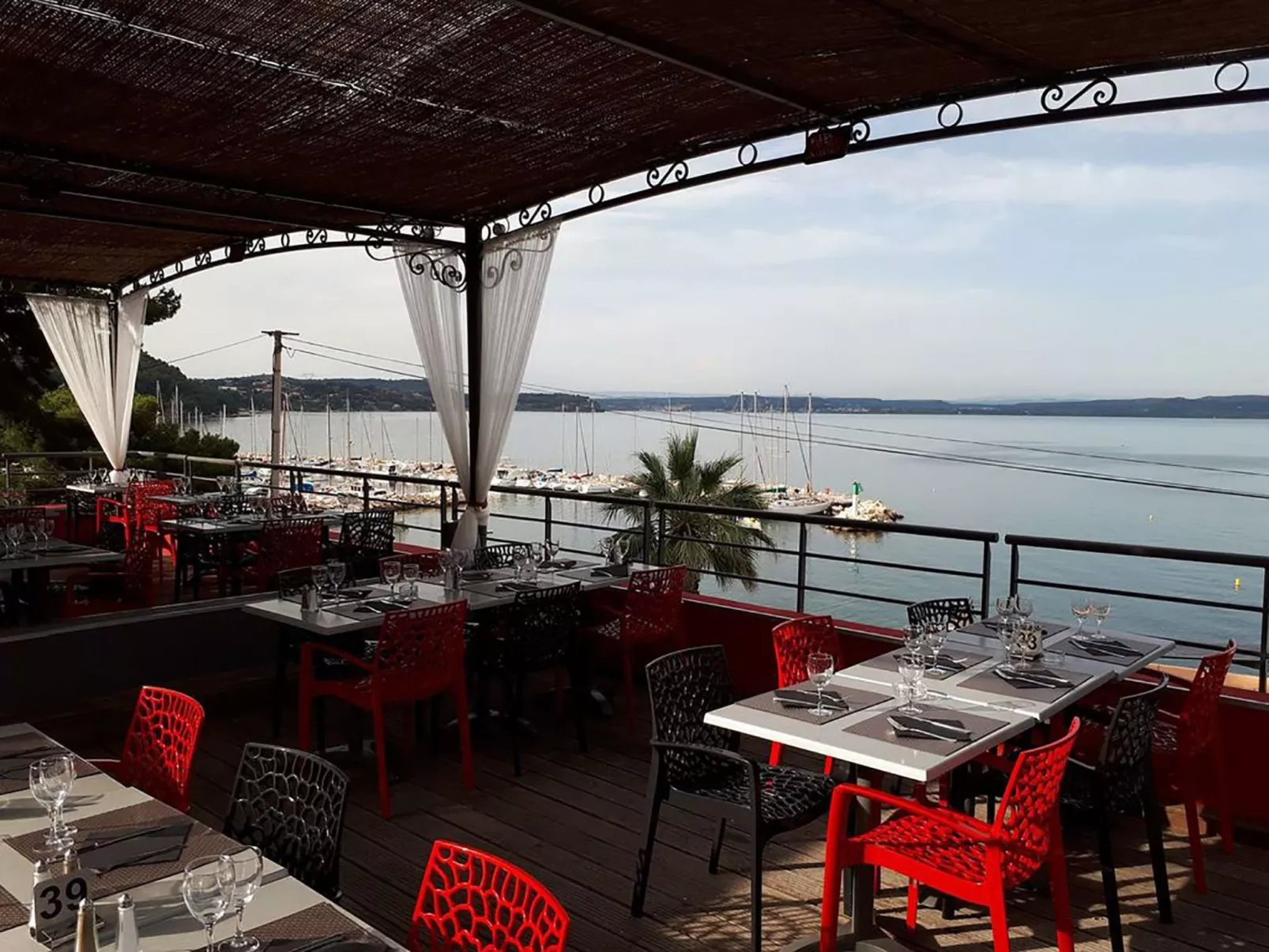 Eine kleine Ecke der Provence. Privater beheizter Pool-Dedans