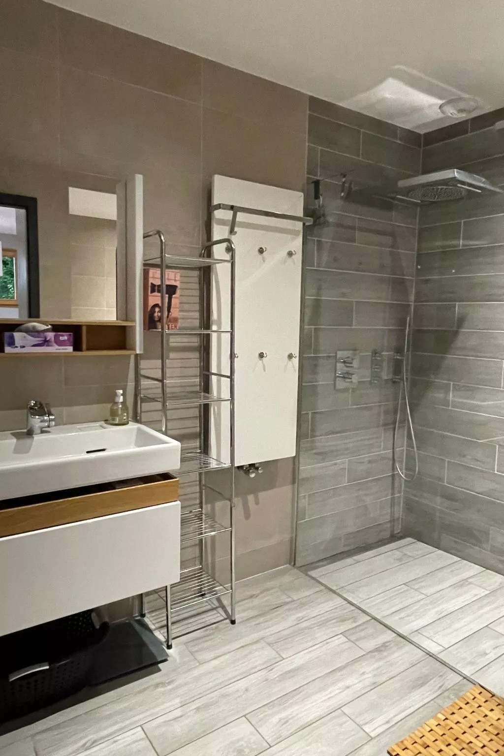 Das ruhige Les Grangettes mit Seeblick-Image-tags.info