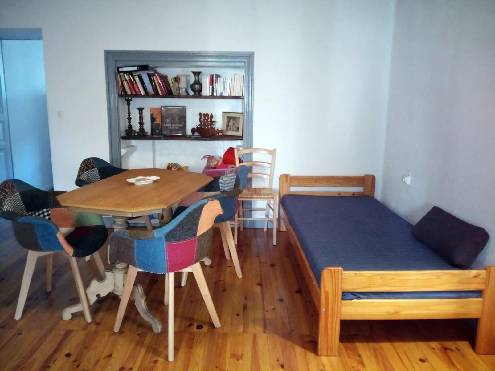 In Celles-En-Bassigny  umzäunter Garten-Dedans