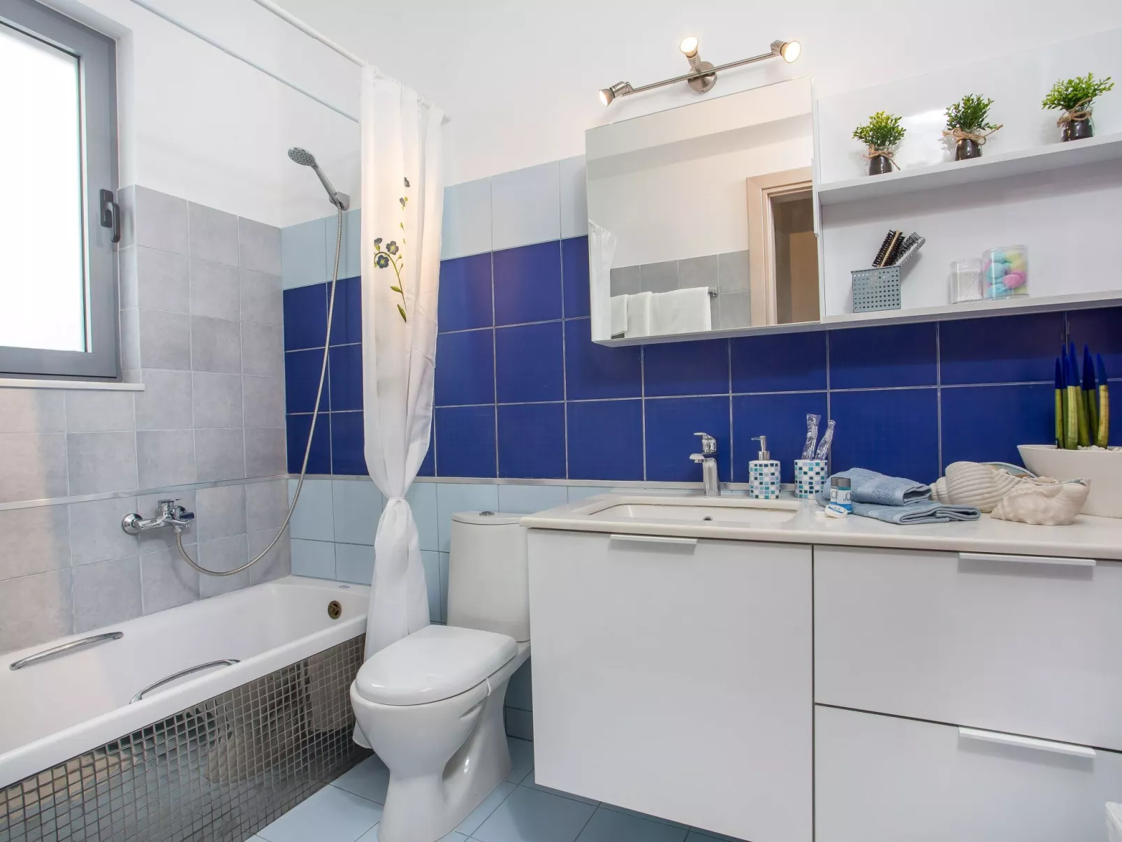 Mit eigenem Garten und Grill-Dedans