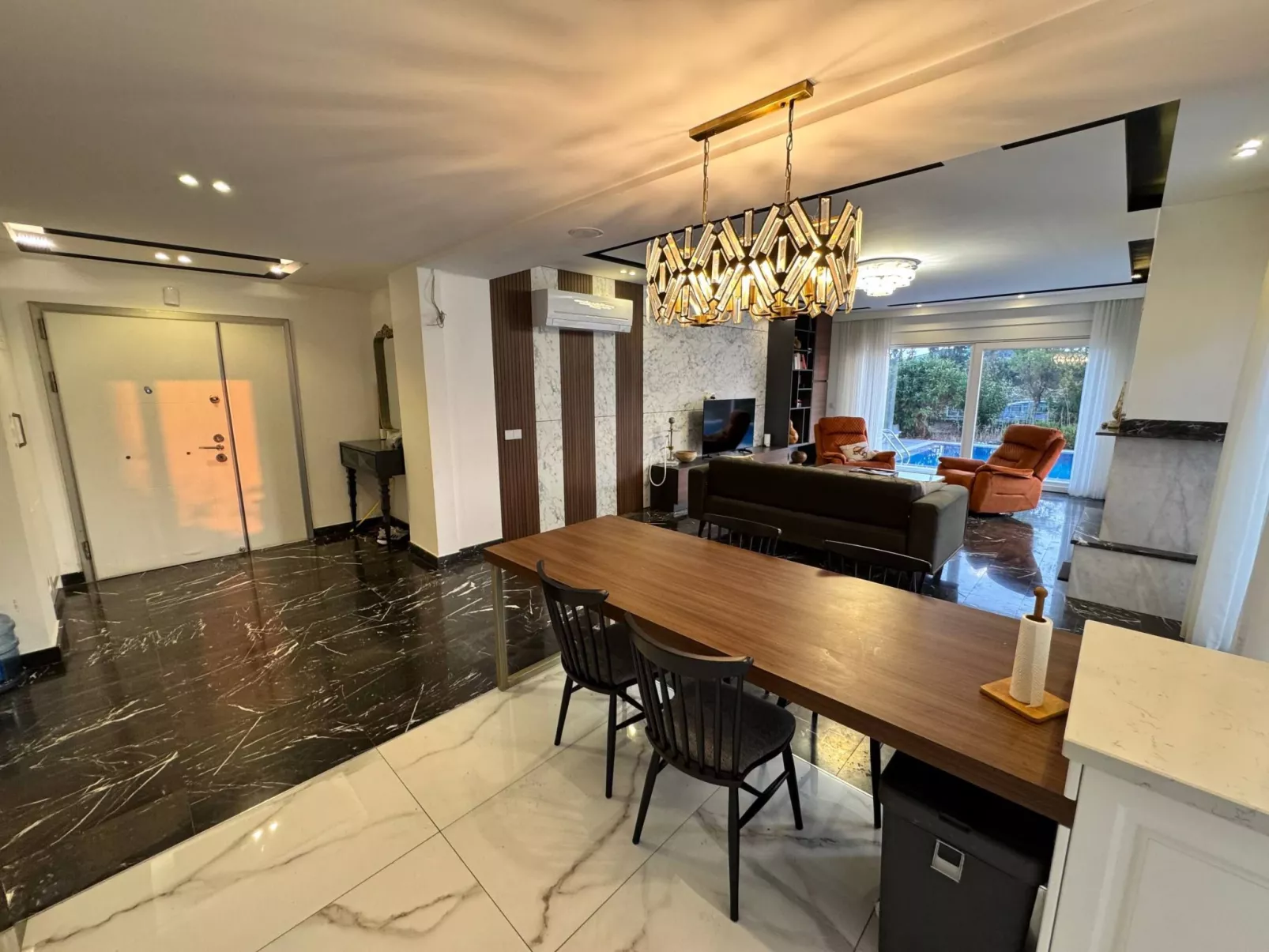 Genießen Sie Ihre sonnige Reise mit "NarVilla"-Image-tags.info