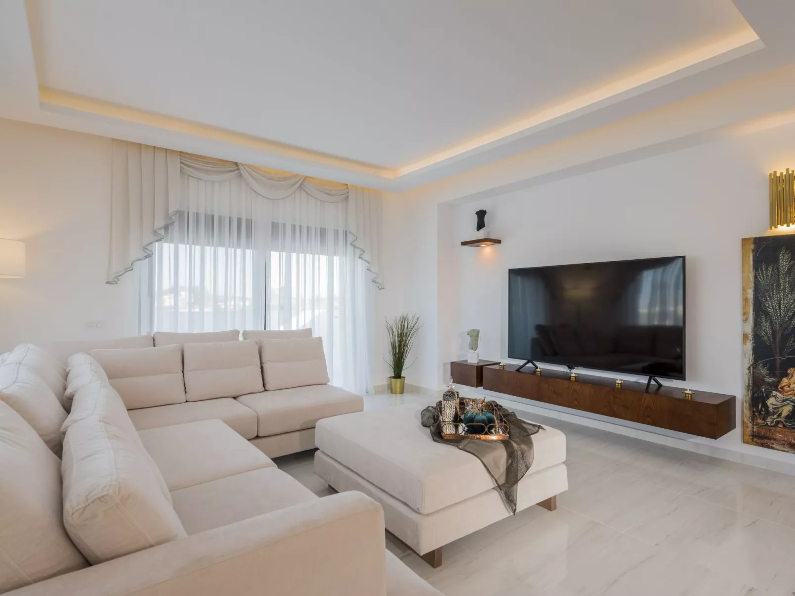 In Arkadii mit Außenpool-Drinnen