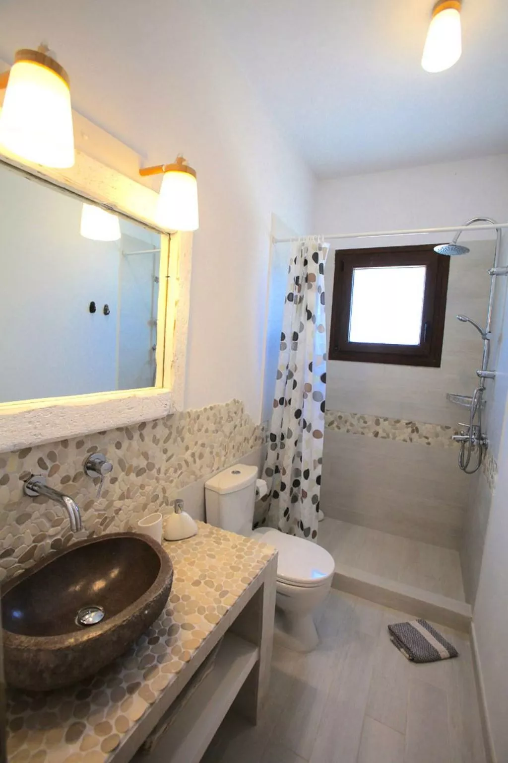 Ruhig gelegene Wohnung mit Meerblick an einem abgelegenen Strand-Dedans