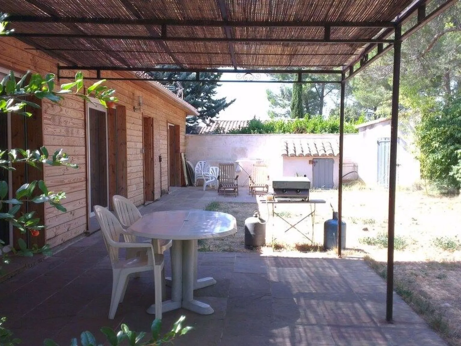 La petite maison sous les pinins-innenpool-Draußen