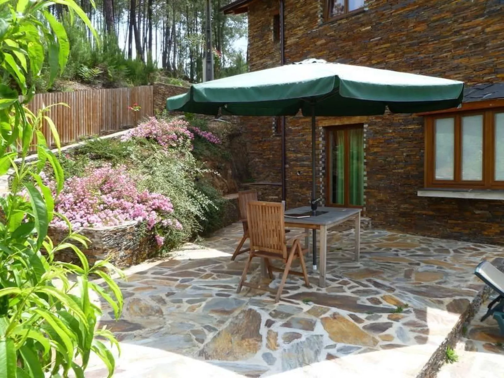 Mit Sonnenterrasse und großem Garten-Draußen