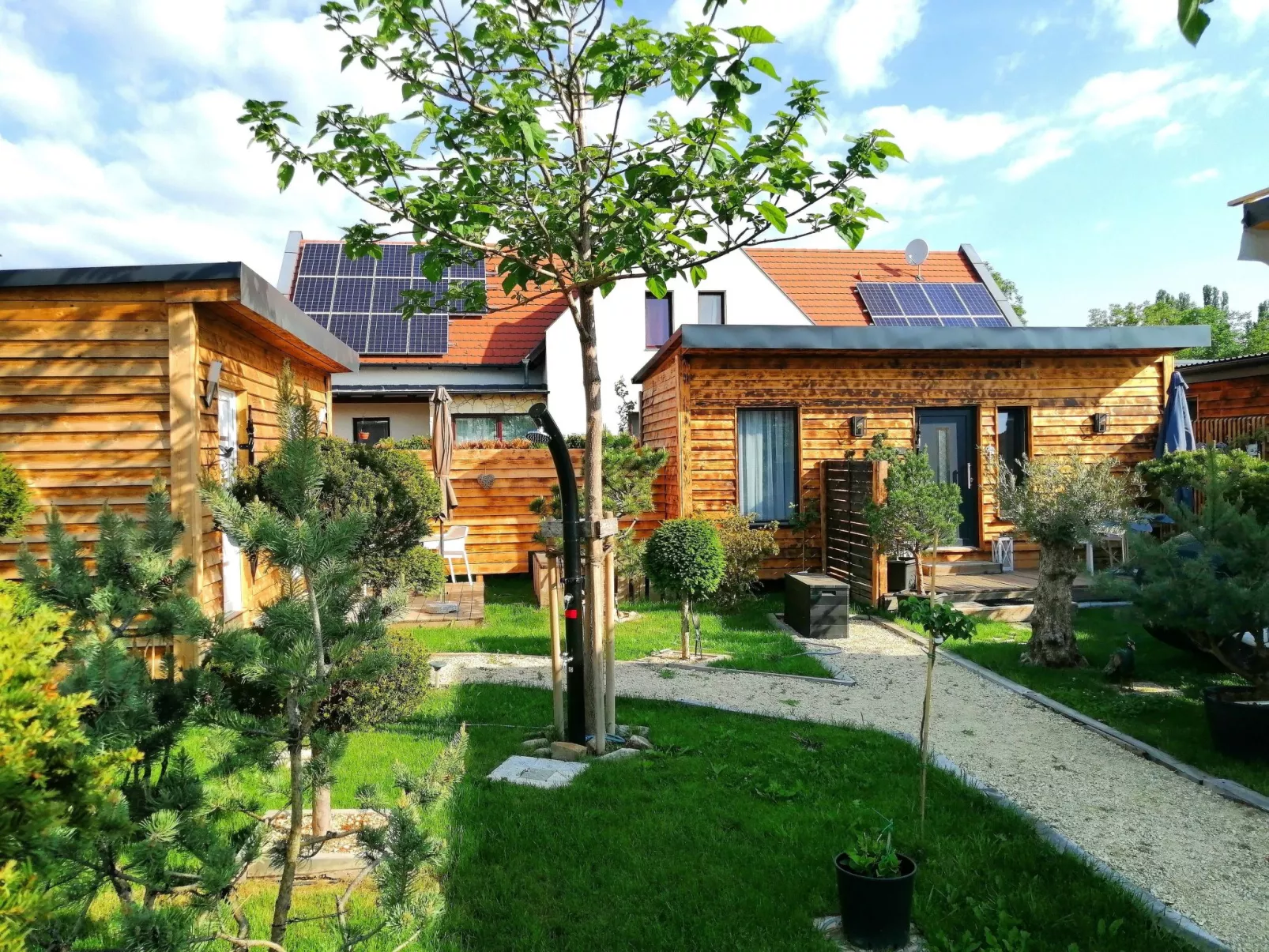 Tolles Ferienhaus mit Garten, Grill und Terrasse-Outside