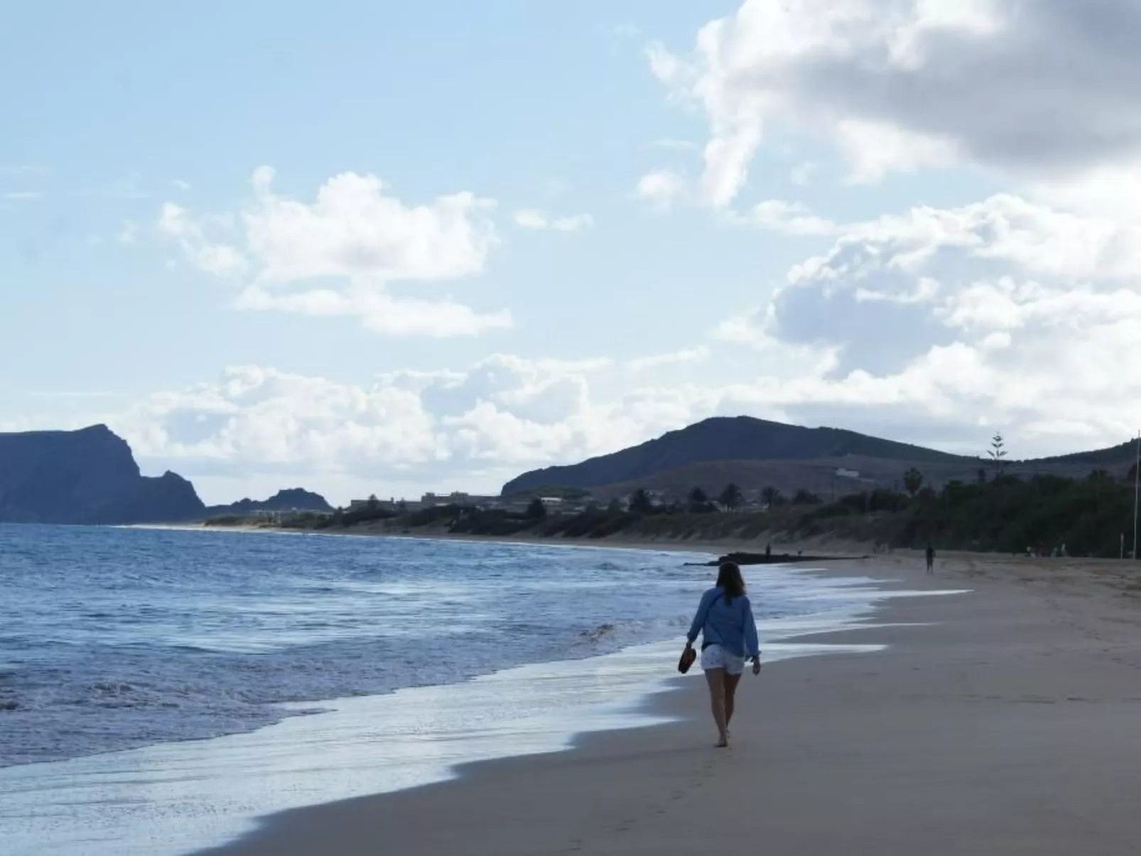 In Vila Baleira mit Garten-Outside