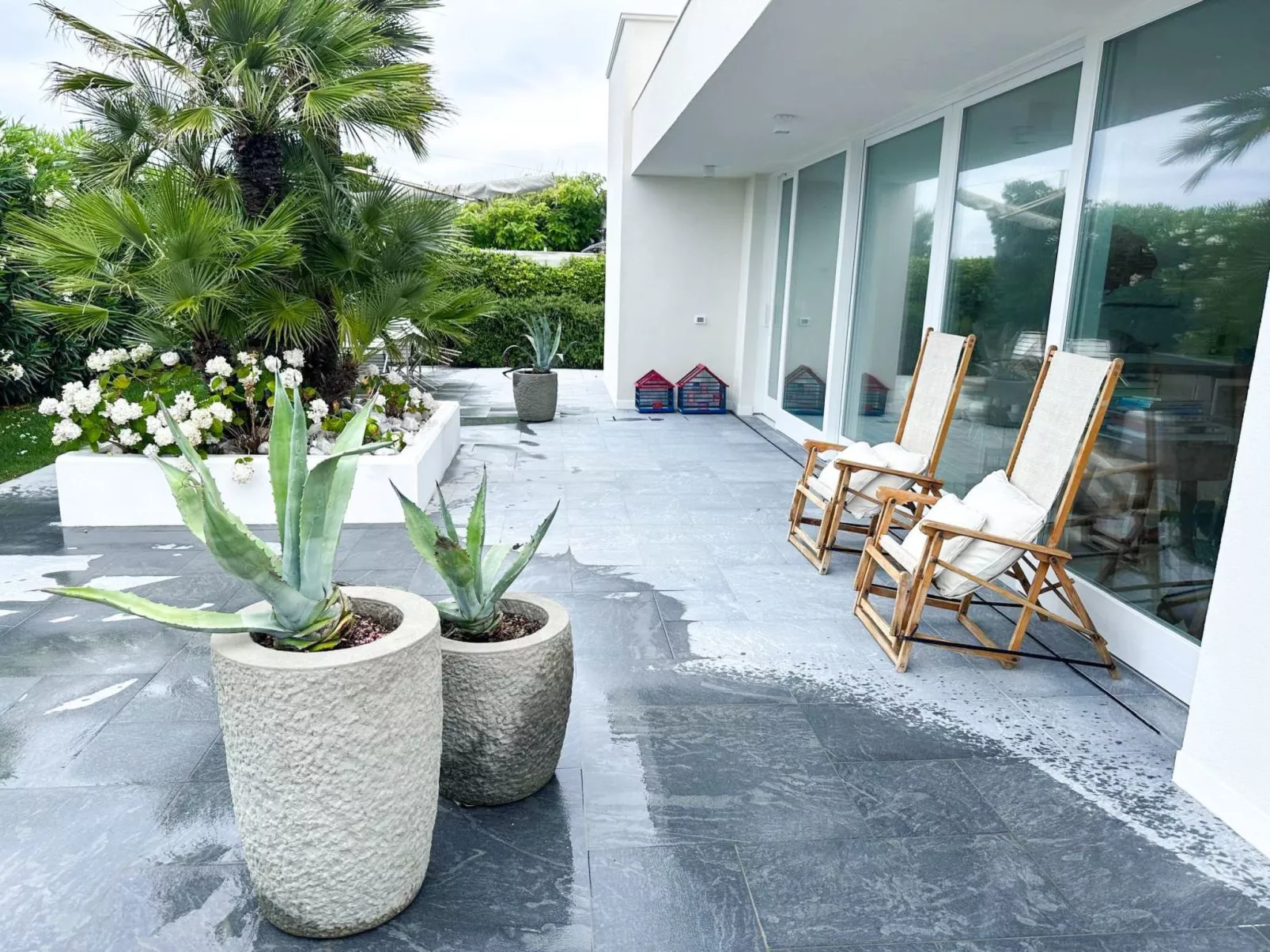 Elegante Villa am Strand, Jacuzzi und Garten-Outside