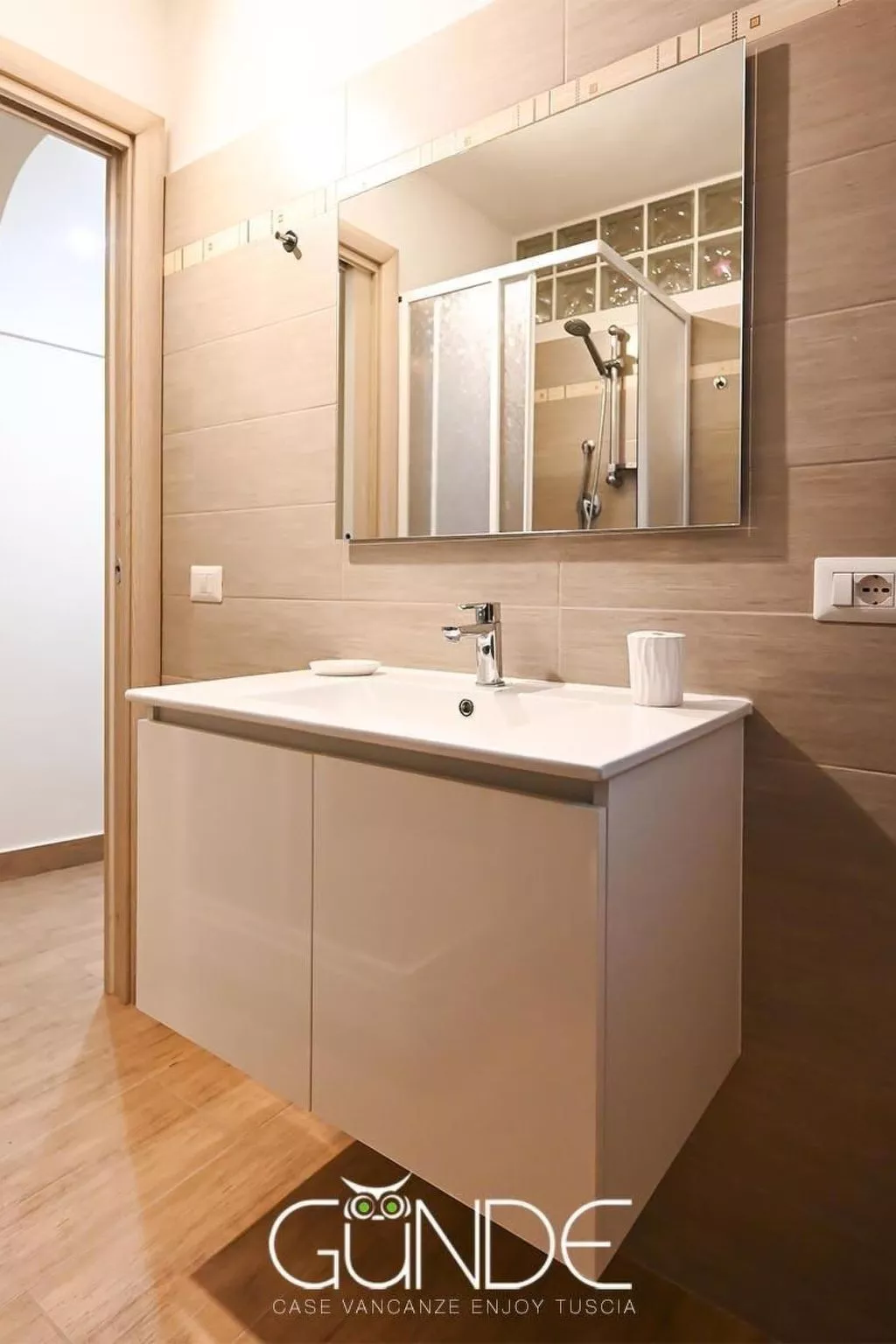 Verne's Haus - La Casa di Verne-Image-tags.info