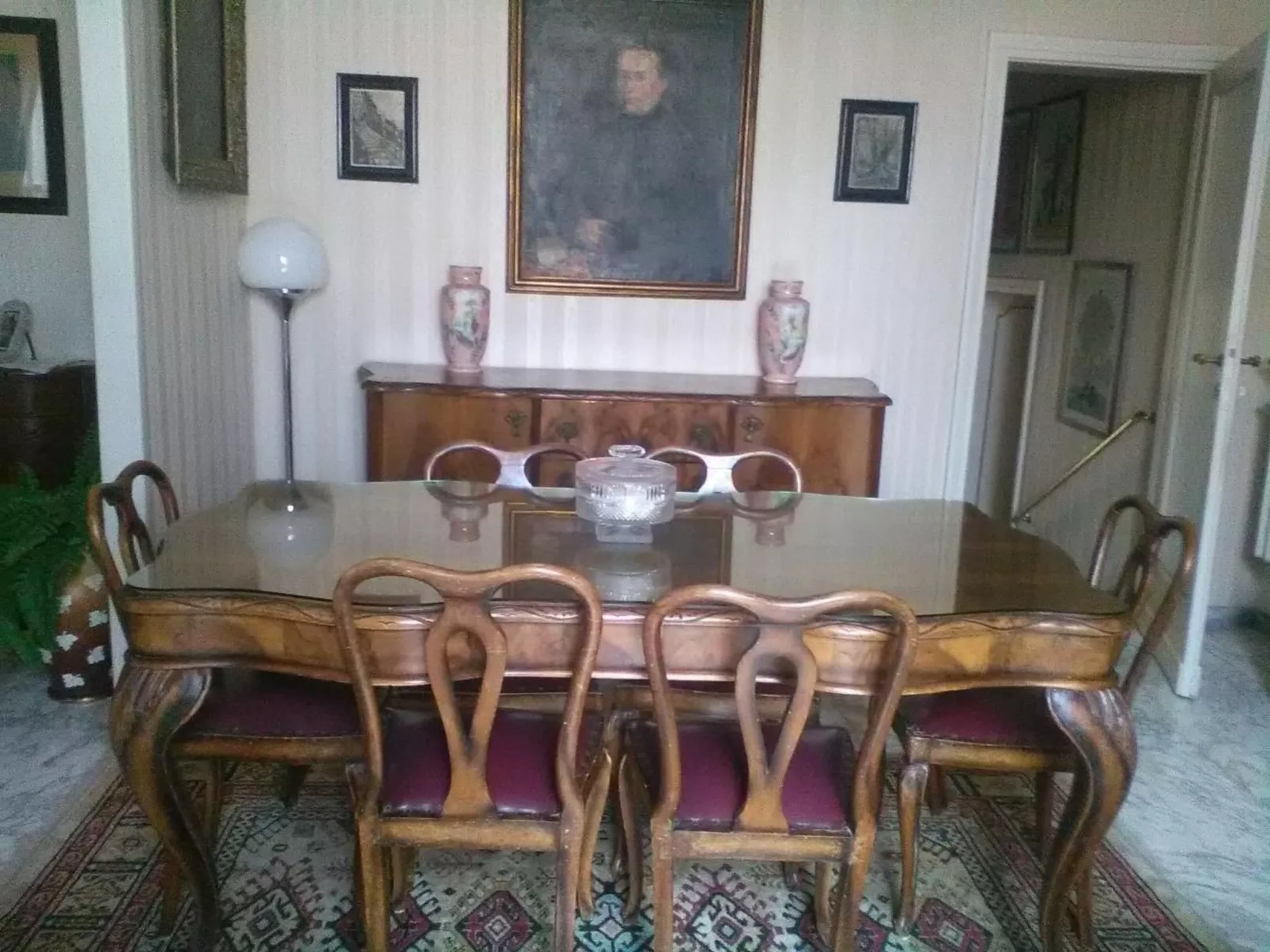 Nahe Rom mit Terrasse und einem Flügel-Inside