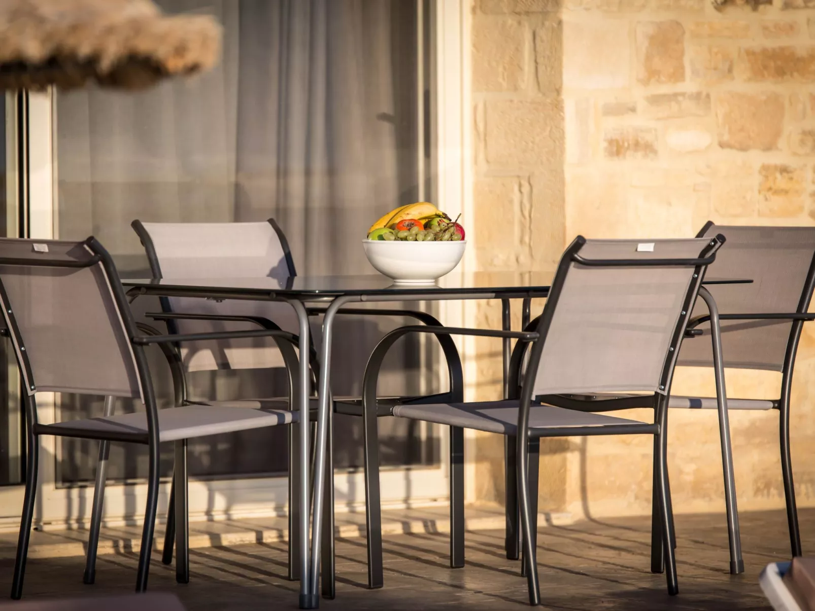 Küstenvilla mit Pool in der Nähe eines ruhigen Sandstrandes-Draußen