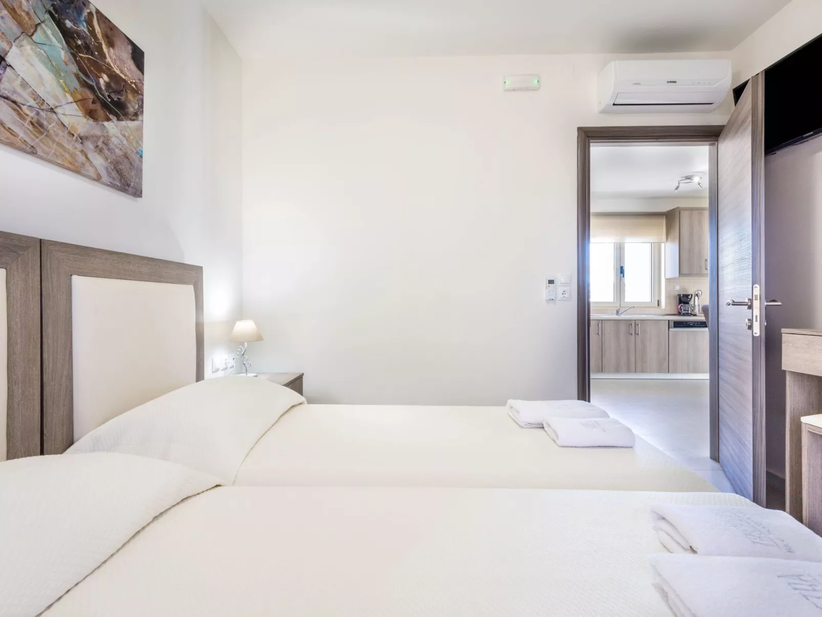 Elegante Villa an der Küste mit privatem Pool-Drinnen