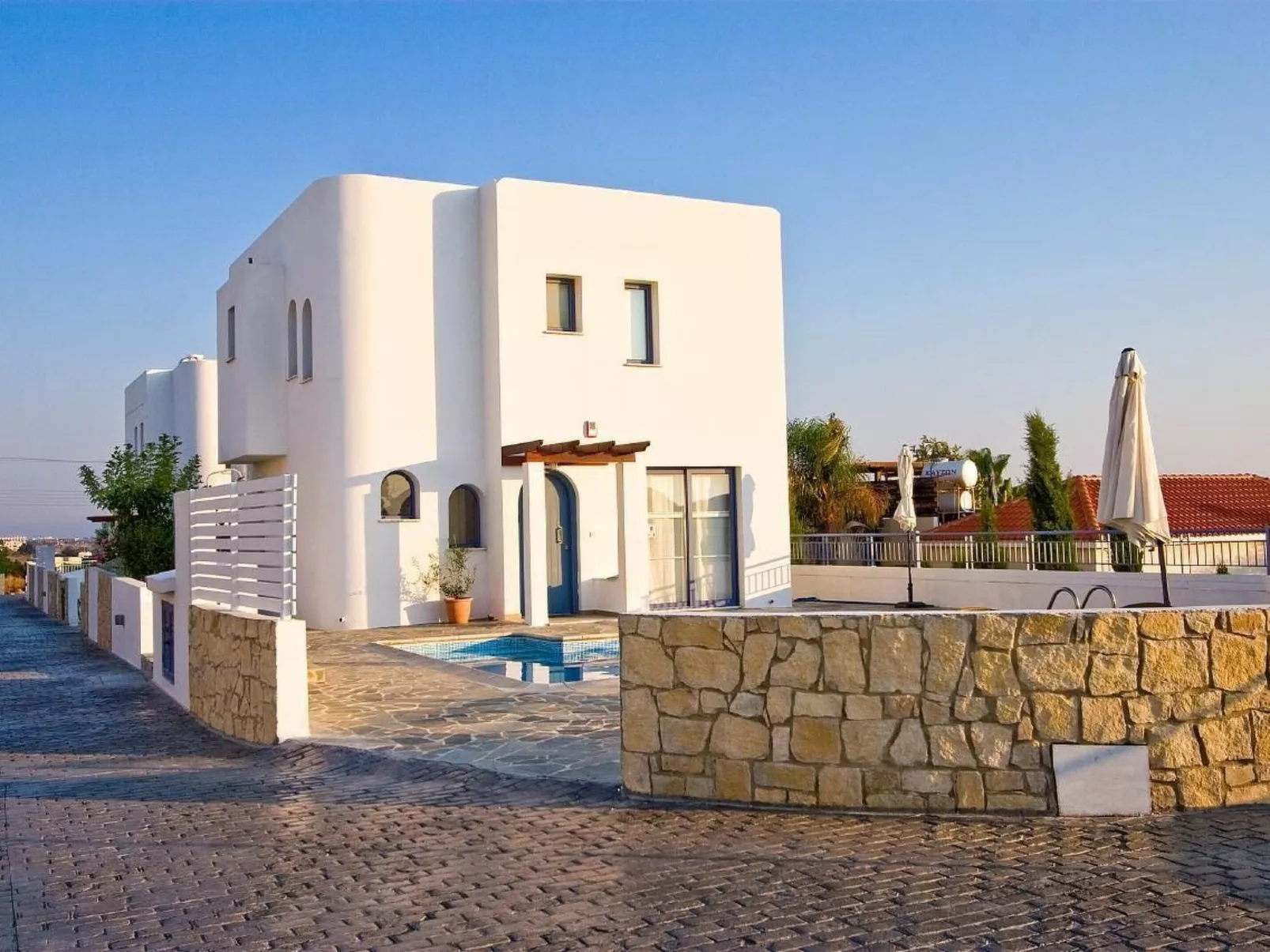 Mit Garten, Grill und Terrasse-Outside