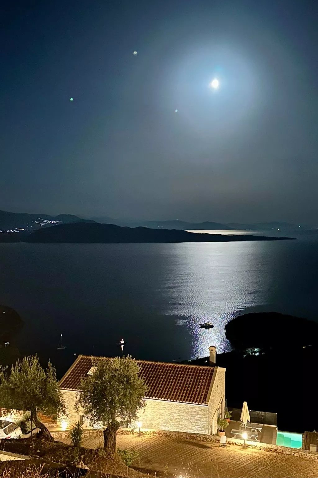 Prächtige Villa in spektakulärer Lage-Draußen