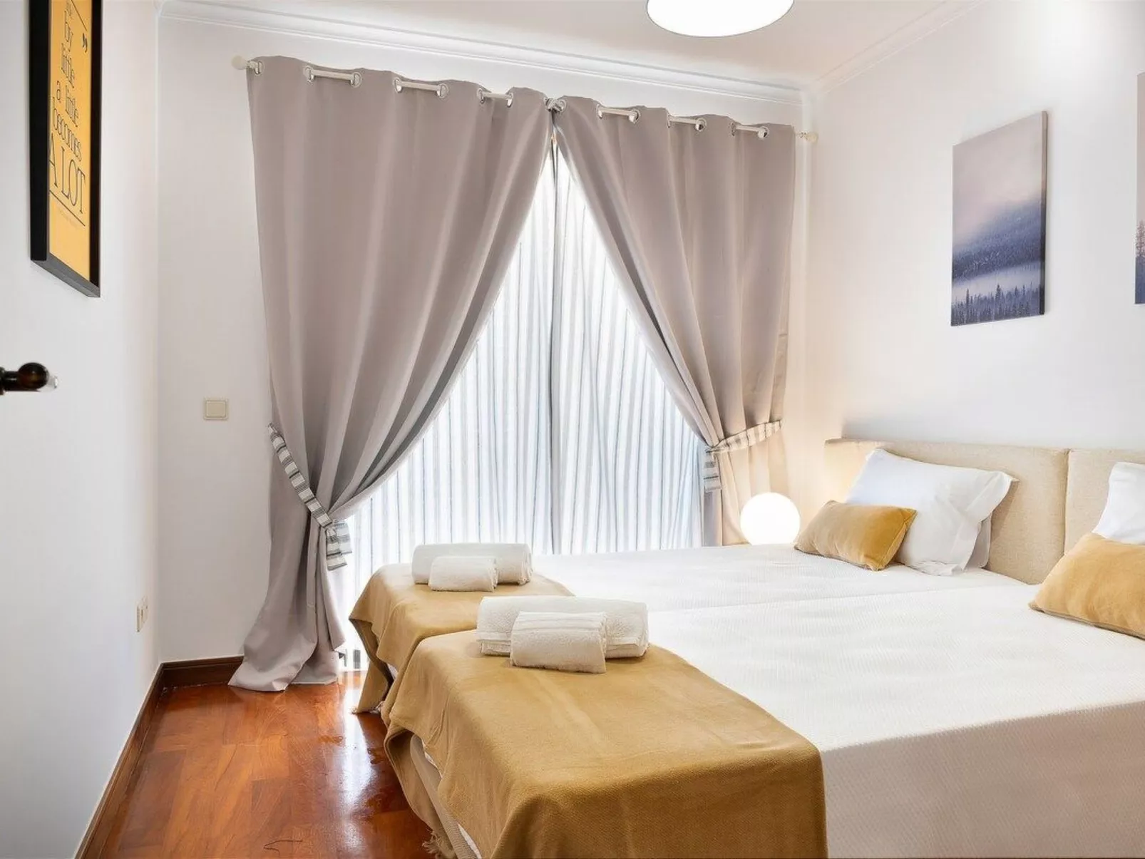 Meerblick First Line mit 2 Pools 5-Drinnen