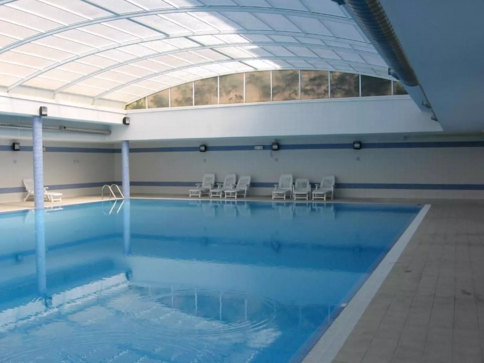 Meerblick Erste Linie mit 2 Pools 4-Drinnen