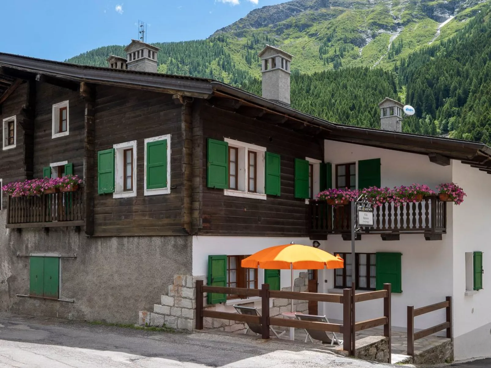 Wohnung im Dorfzentrum Ronco 3-Draußen