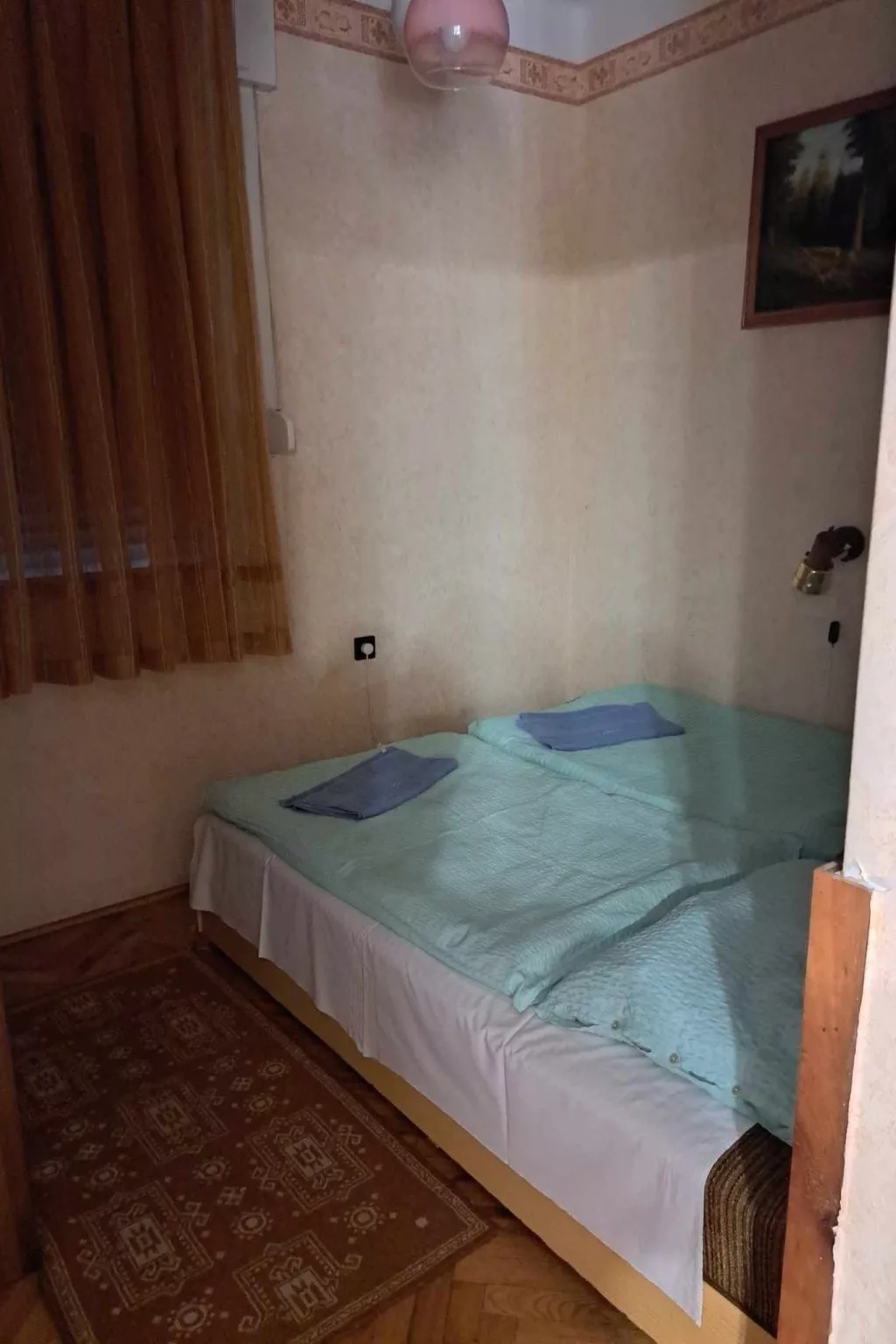 Mit eigenem Parkplatz-Dedans