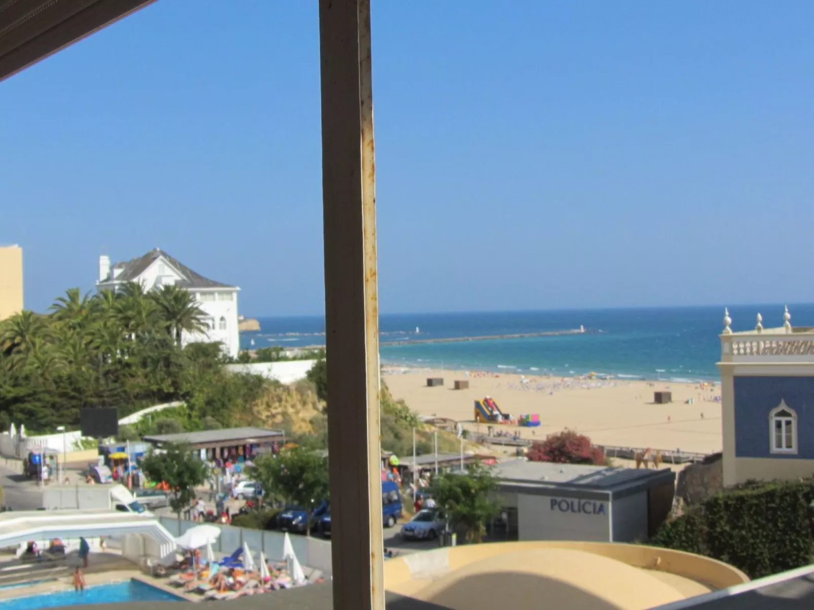 "Peixes" mit Blick auf das Wasser-Draußen