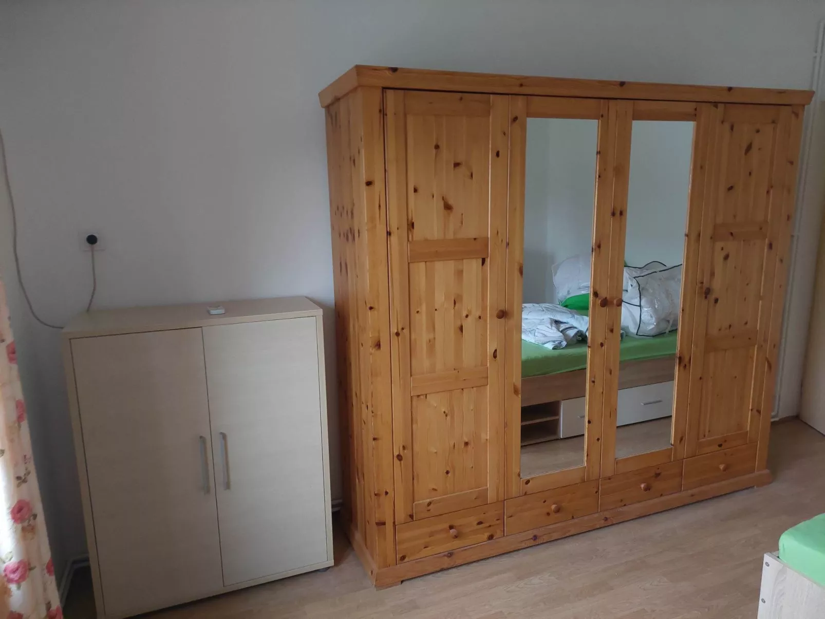 Schönes Ferienhaus mit sehr großem Pool-Dedans