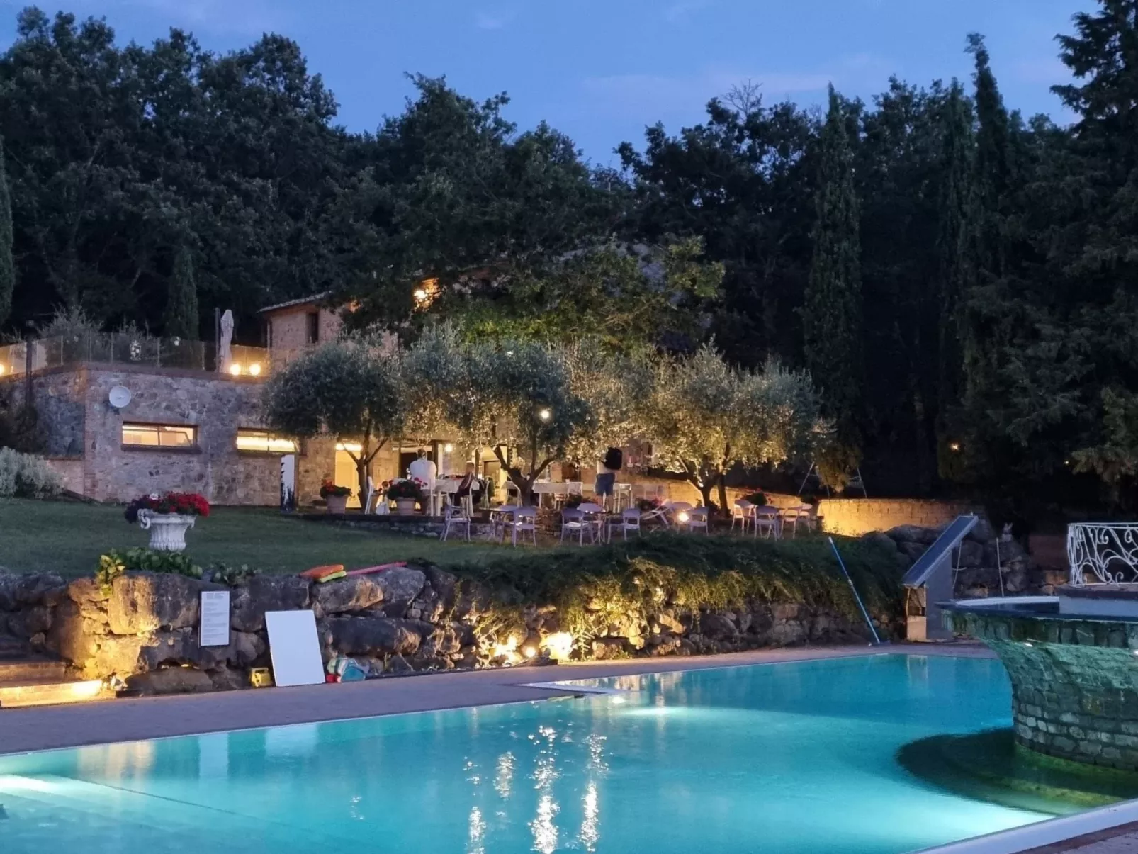 Für 10 Personen und 4 Kinder in Chianni, Toskana (Provinz Pisa)-Outside