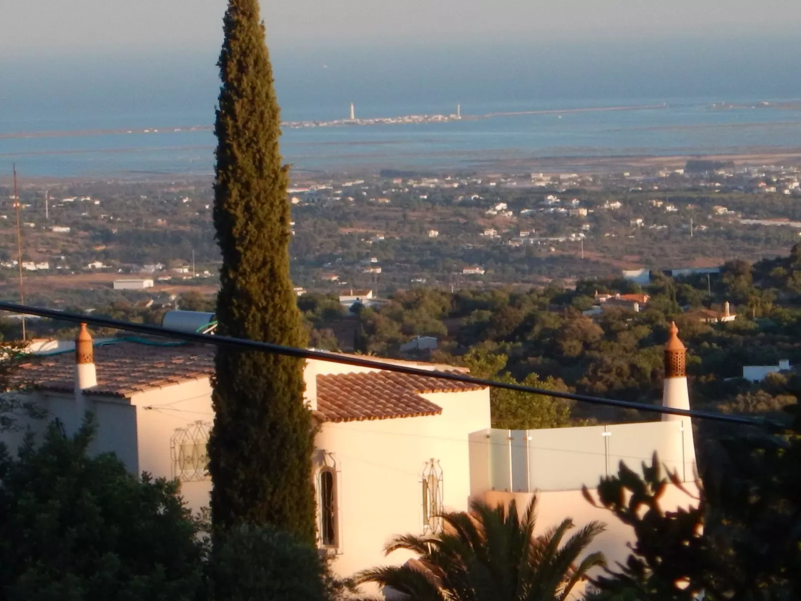 Ferienvilla mit Blick auf das Wasser-Image-tags.info