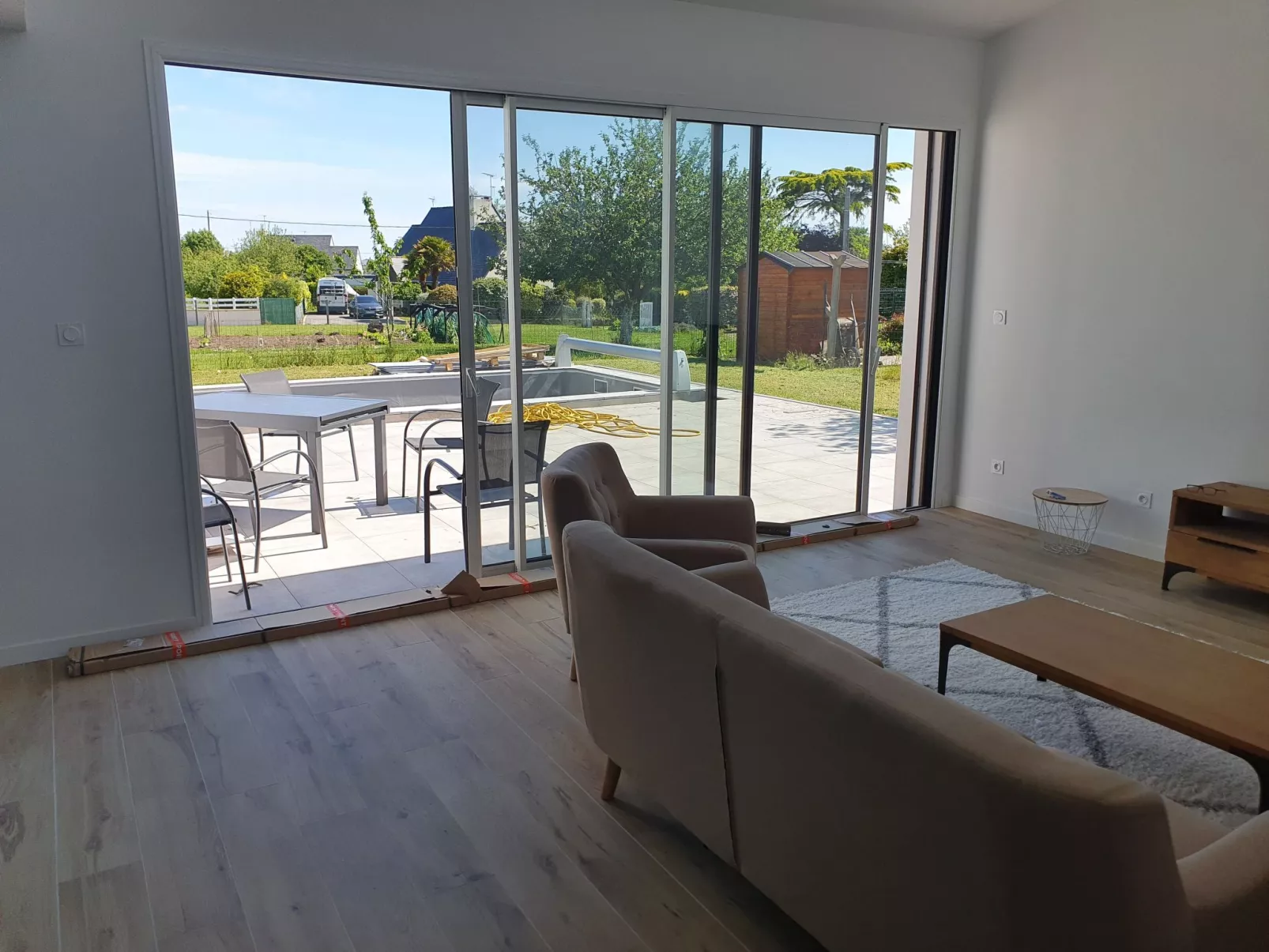 Neues Haus in Meeresnähe mit beheiztem Pool-Inside