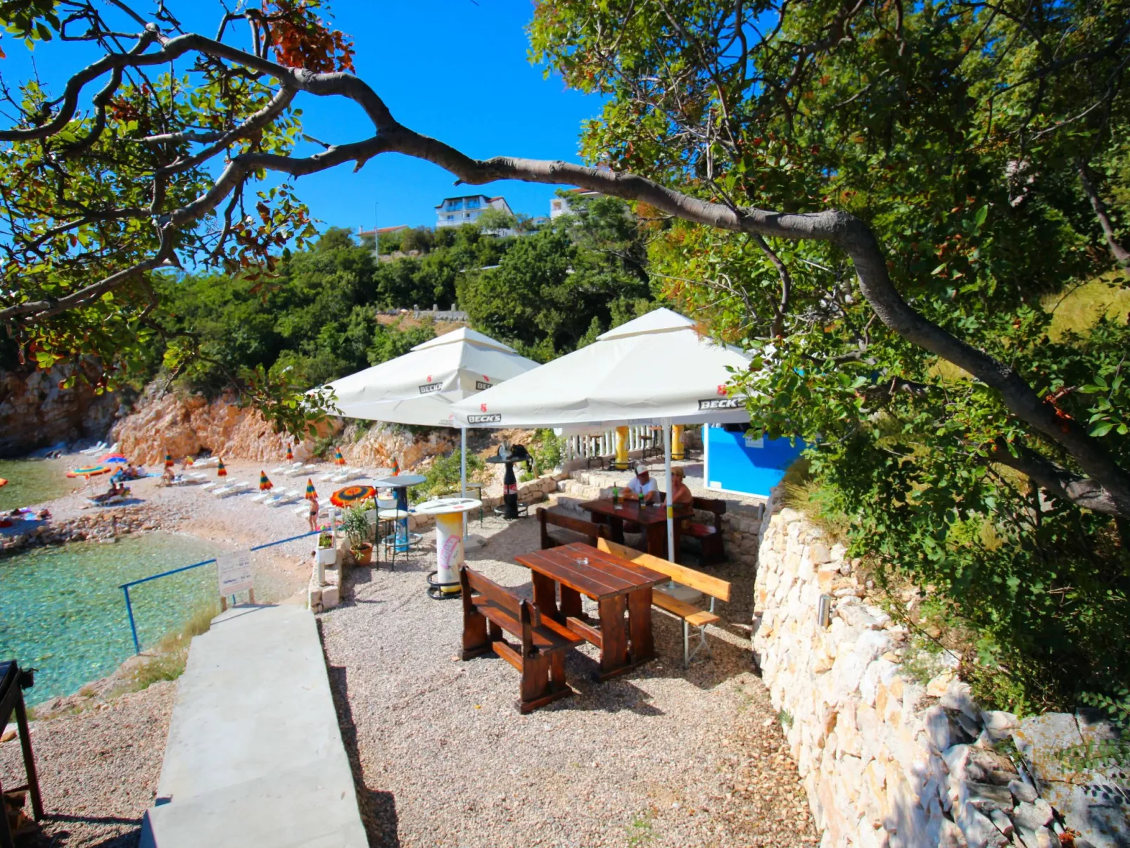Am schönen Kieselstrand.-Dehors