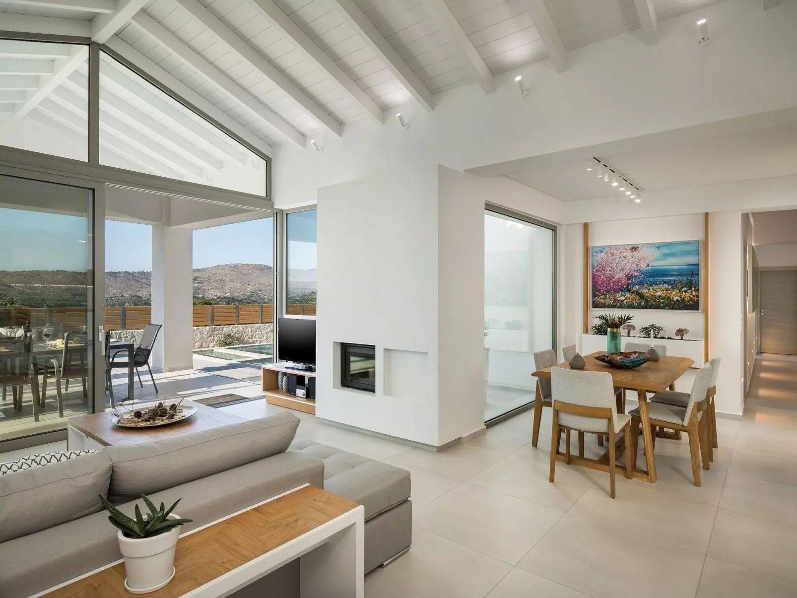 Villa White Harmony 6km vom Strand entfernt mit Pool-Dedans