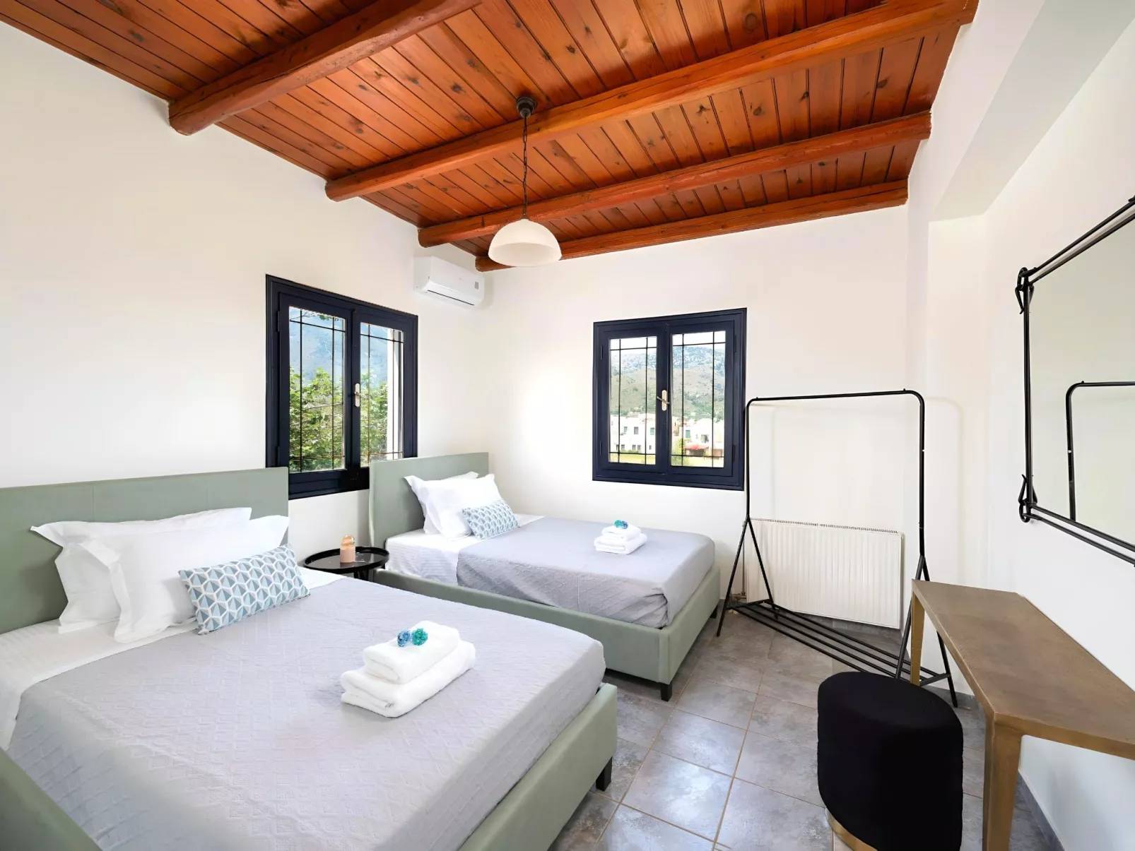 Grey Grand Villa Privater Pool-Image-tags.info