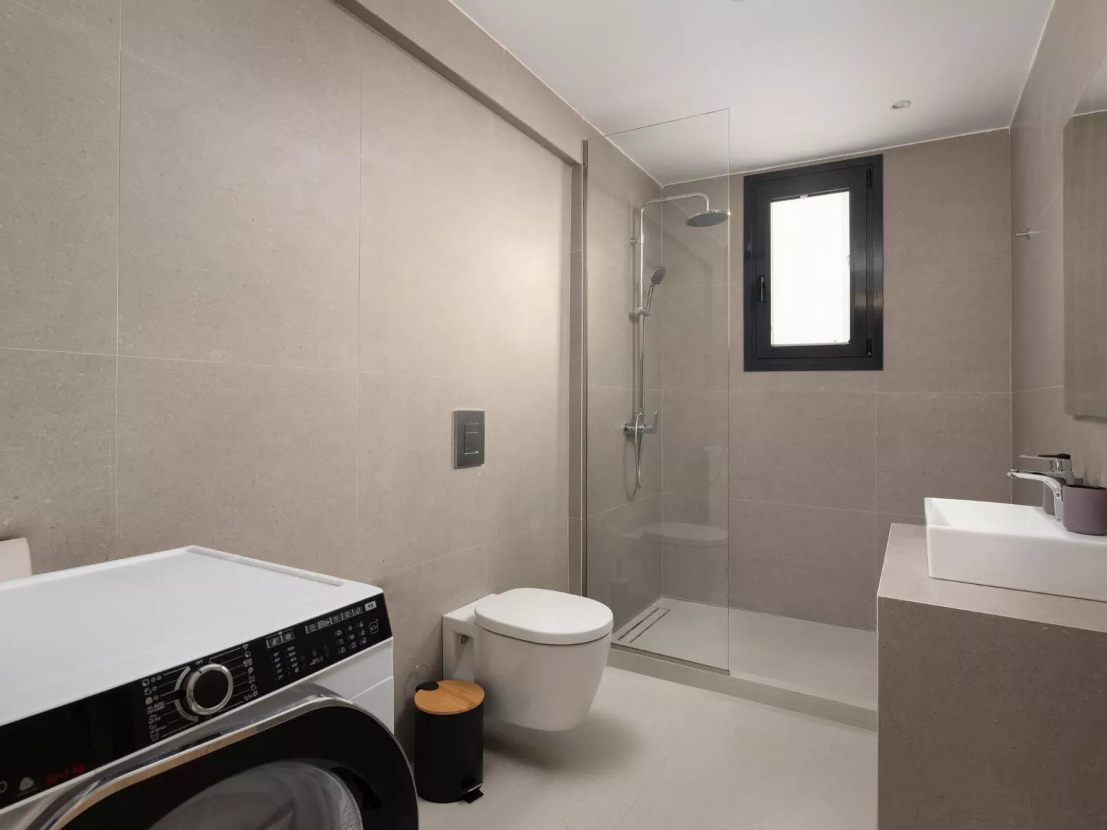 Davlakos Wohnung Rea 1-Dedans