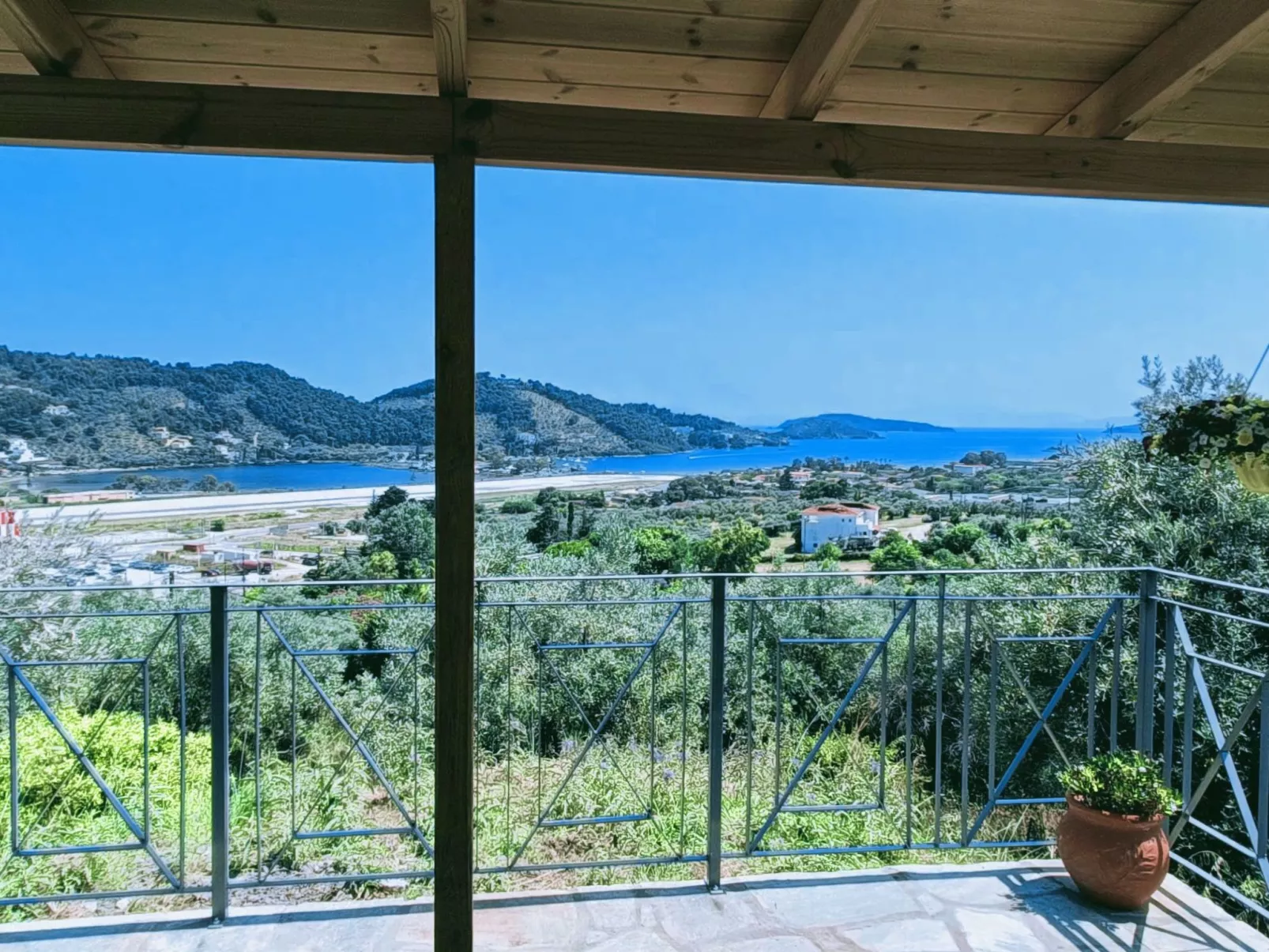 SkyFrame Villa mit atemberaubendem Blick auf das Meer...-Image-tags.info