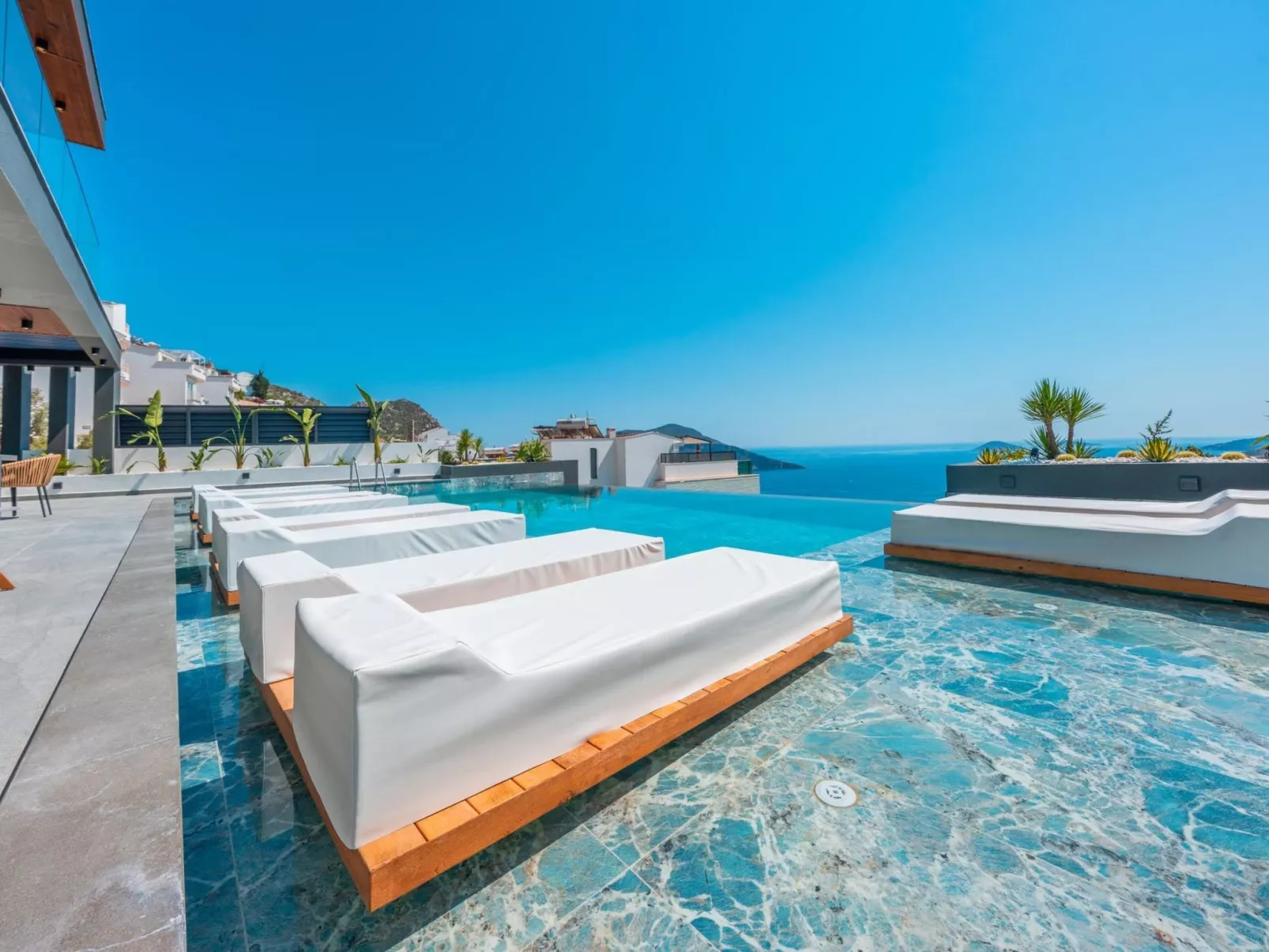 Designvilla mit Pool und spektakulärer Aussicht-Inside