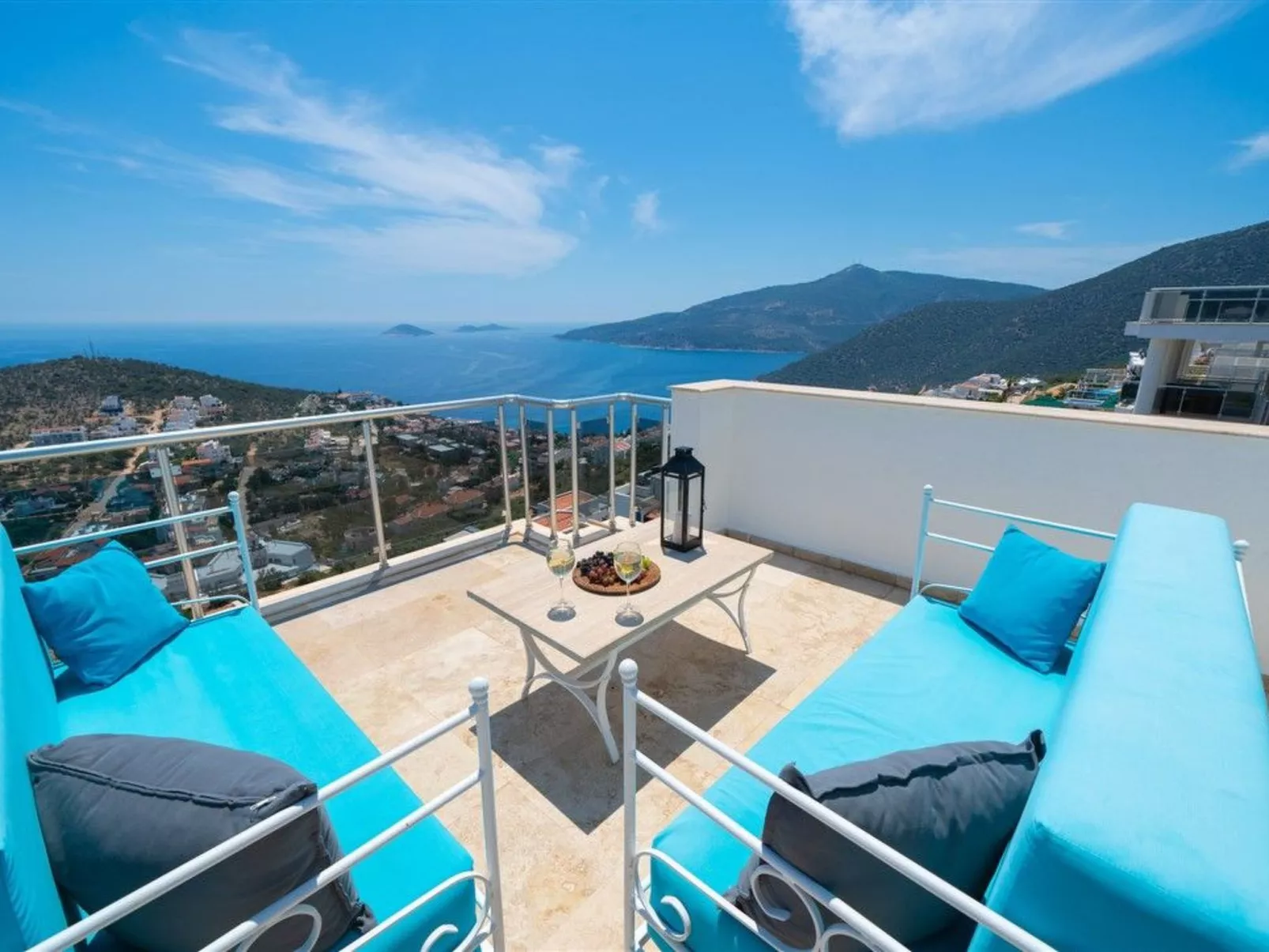 Villa Blueline mit Pool und Meerblick, im Zentrum-Inside