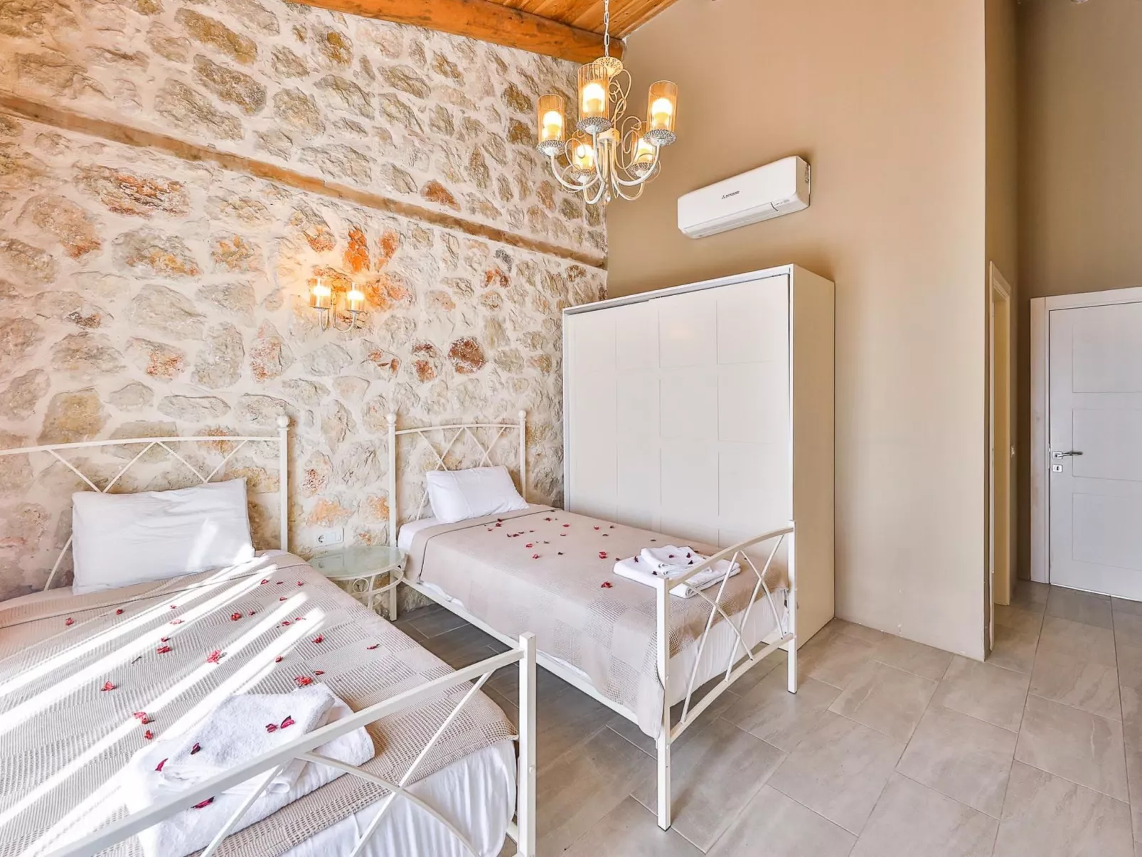 Natursteinhaus mit Pool in Kalkan Islamlar-Inside