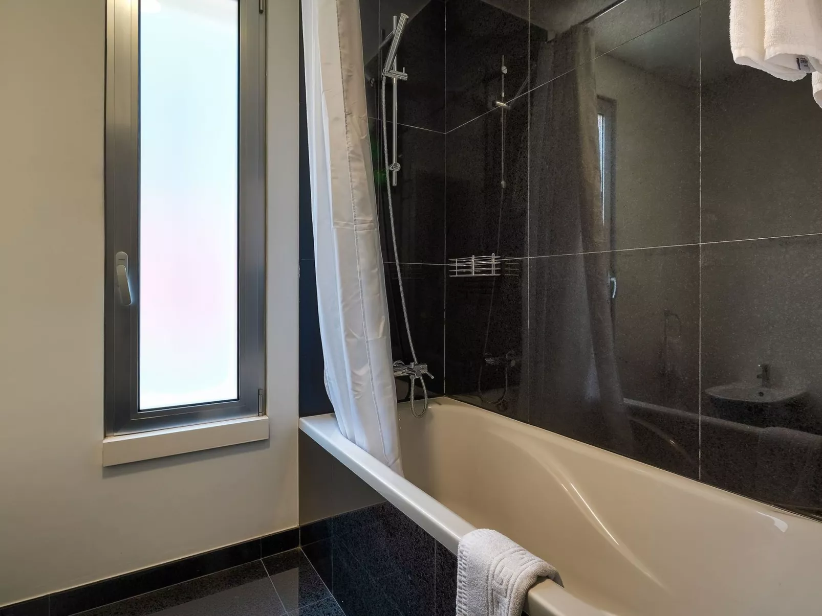 Villa Quinta Nogueira IV-Image-tags.info