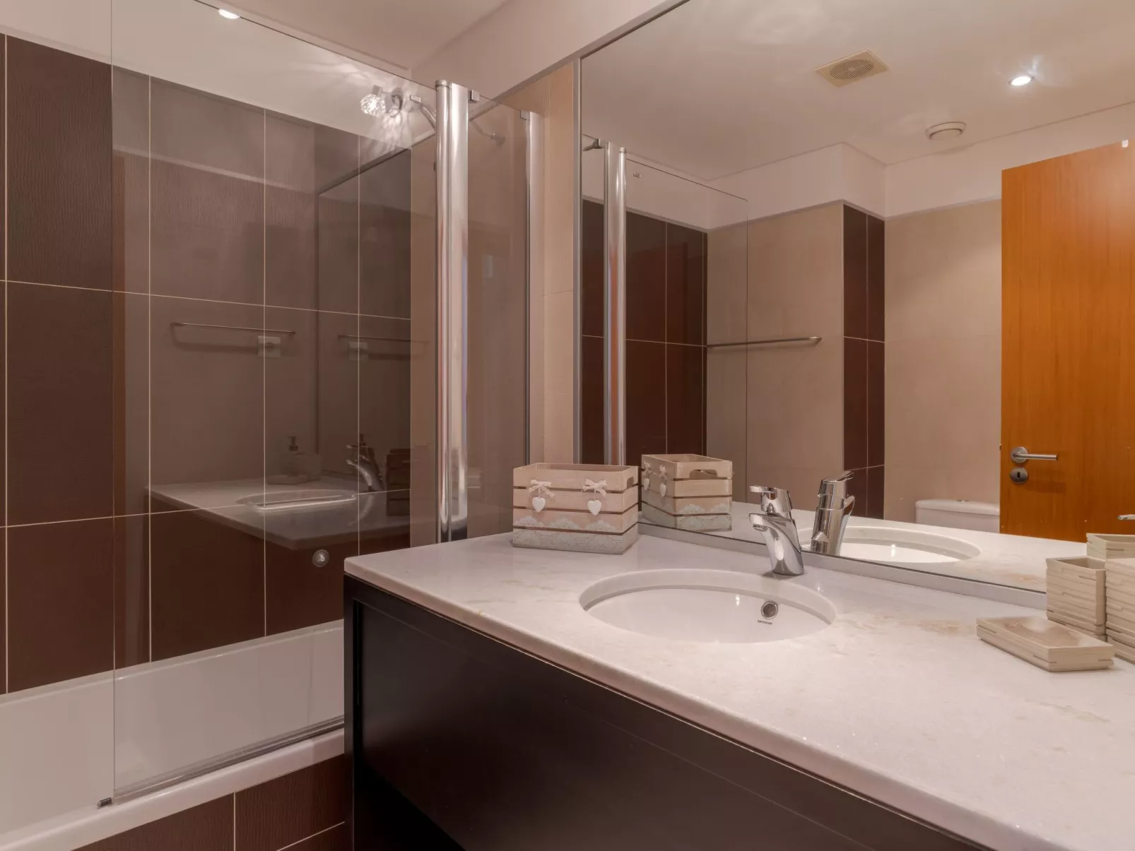 Mit gemeinschaftlichem Pool-Inside