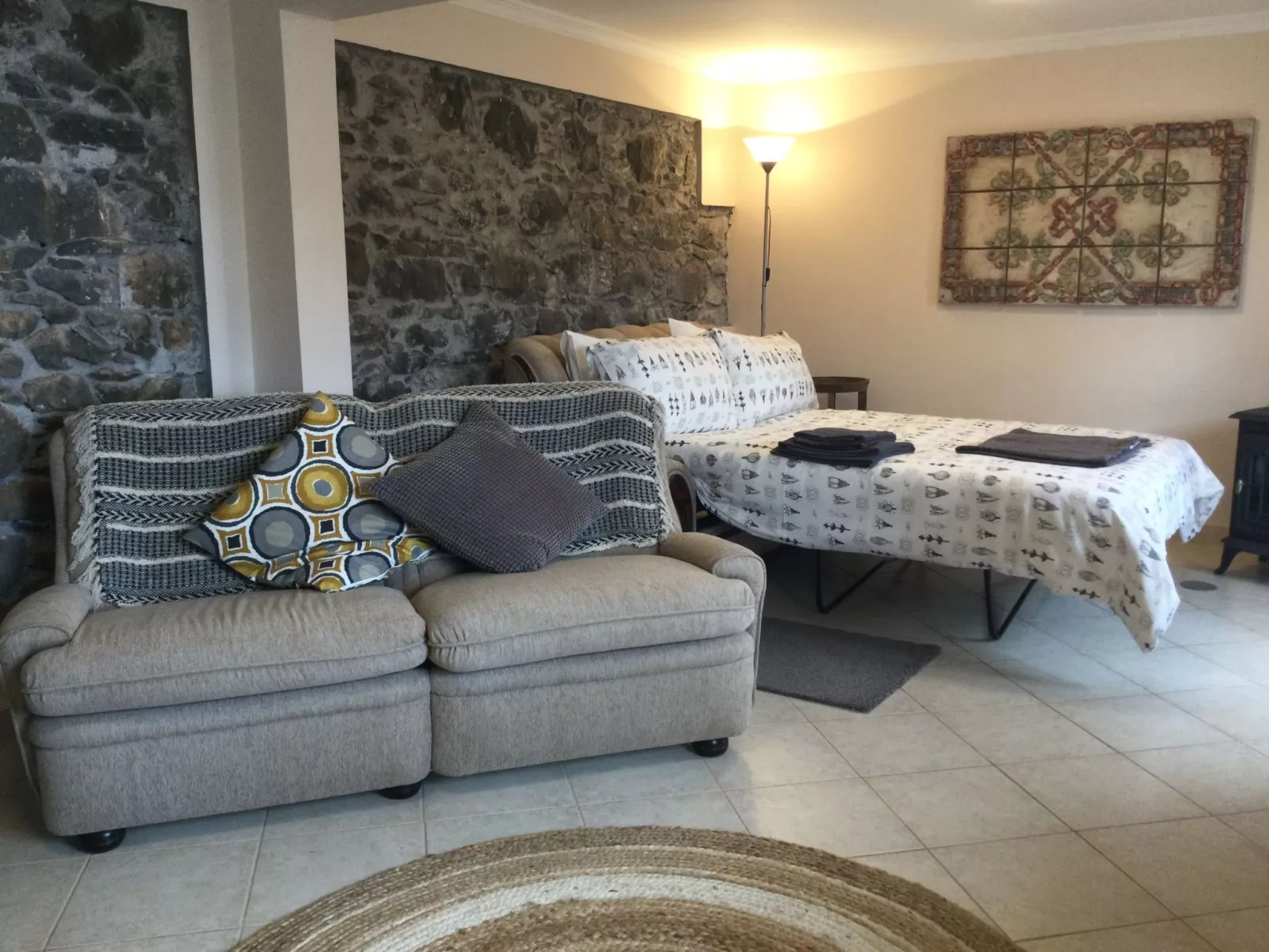 Cottage aus Stein mit Blick auf das Wasser-Dedans