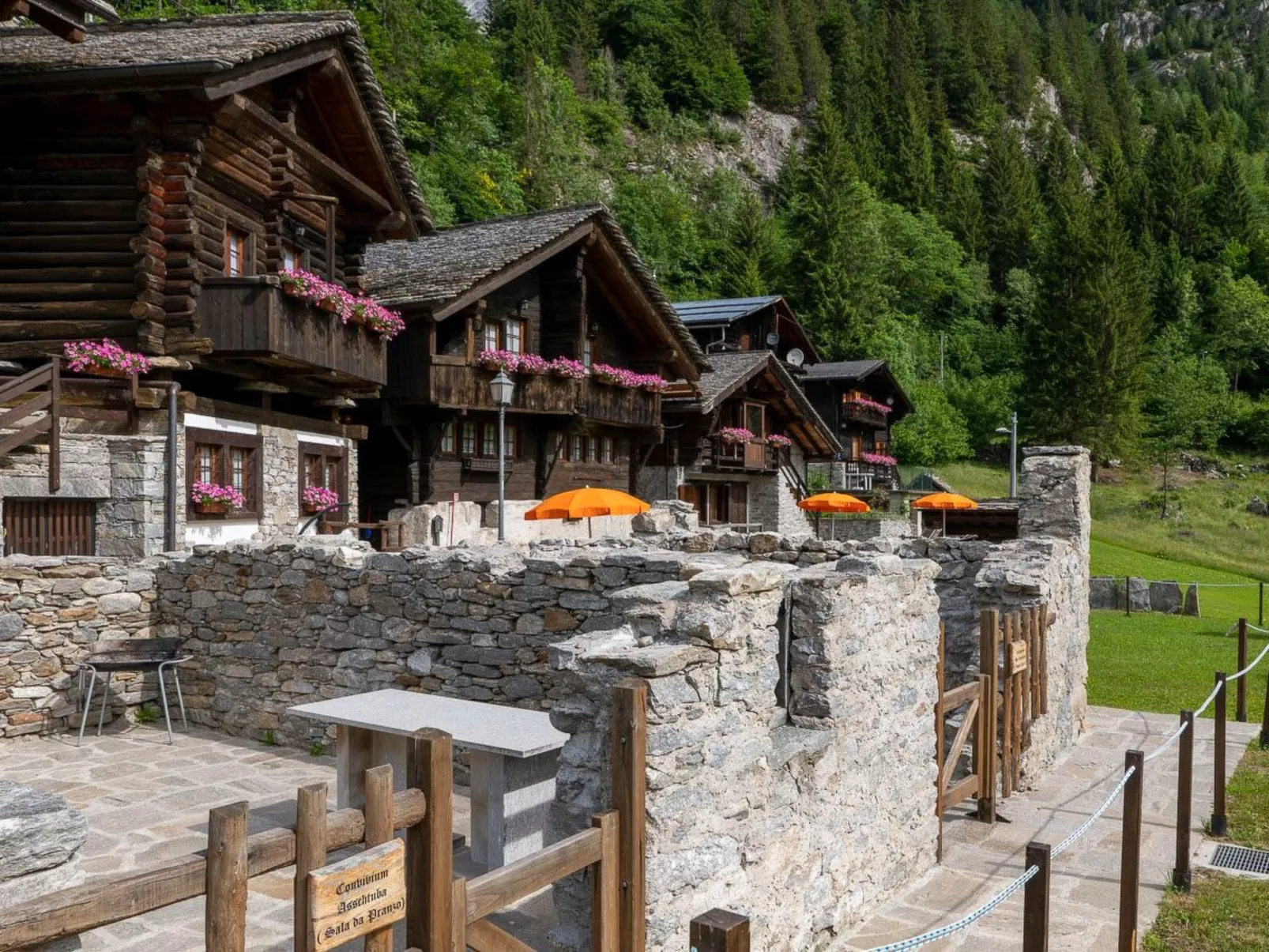 Chalet "Borgo Walser Testa 3" - Outside