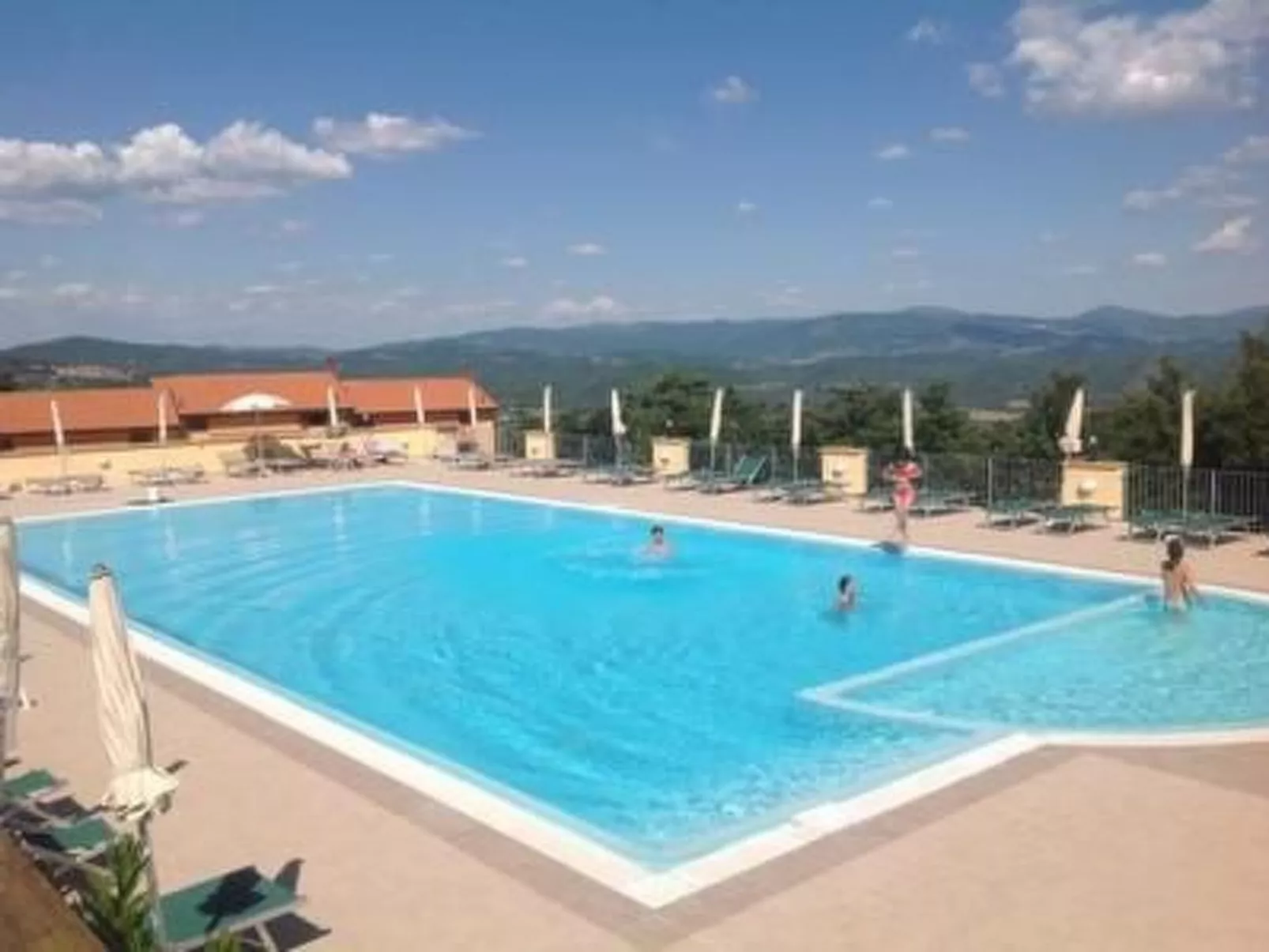 'Horizons' mit Schwimmbad-Draußen