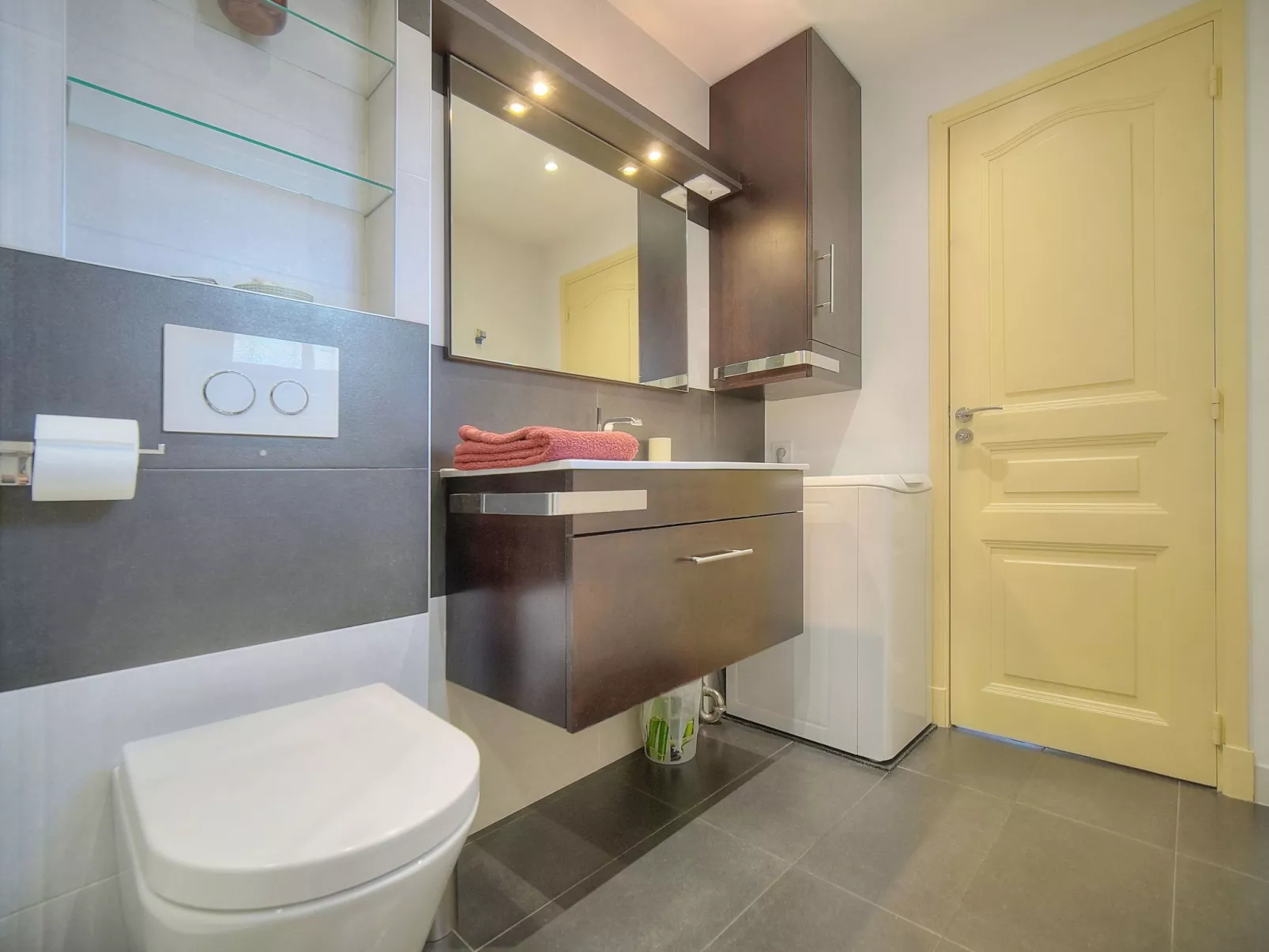 Loftartige Wohnung in ruhiger Lage in Cannes-Drinnen