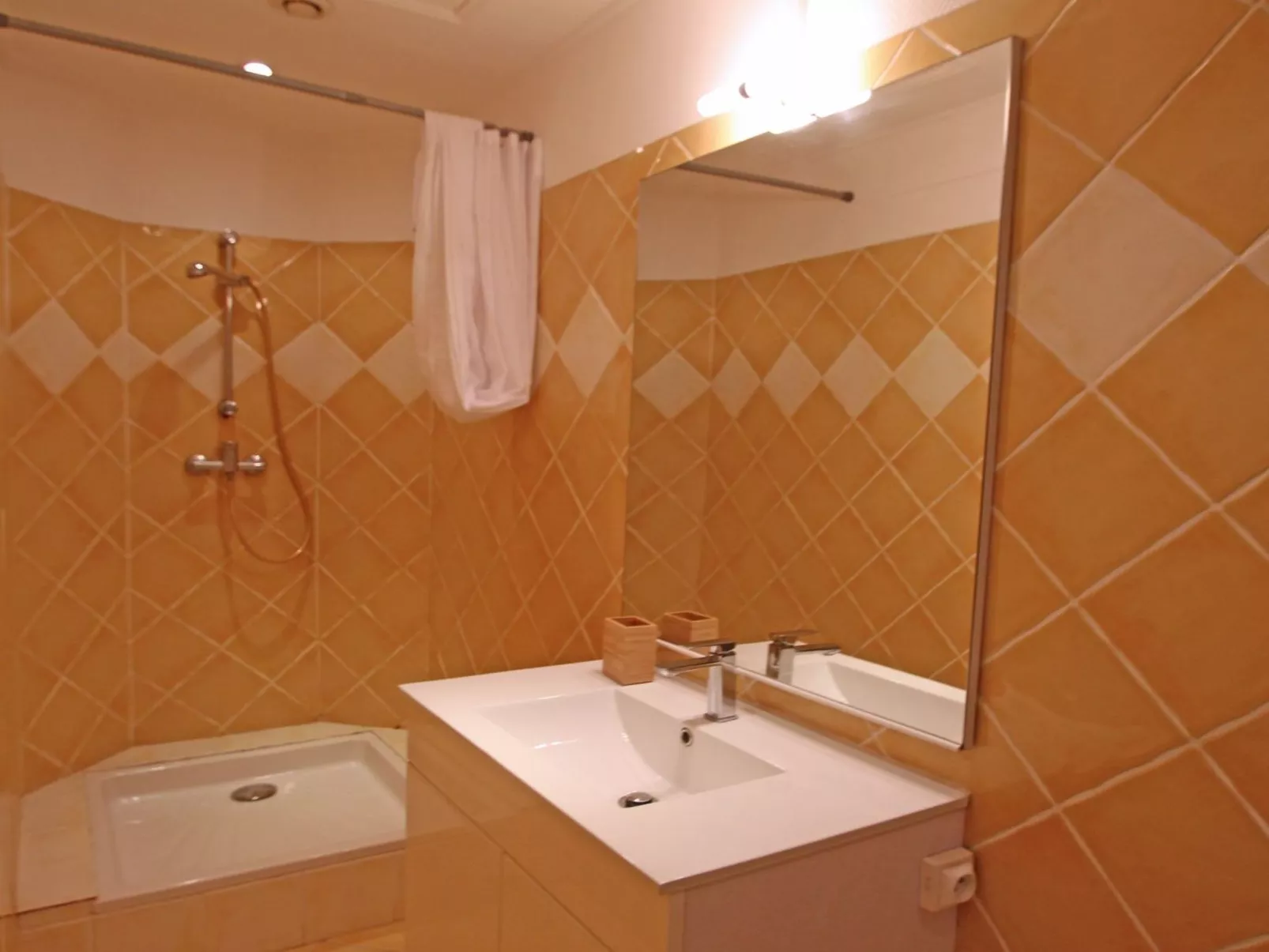 Appt T4 6 Pers - Climatisation - Wifi-Inside