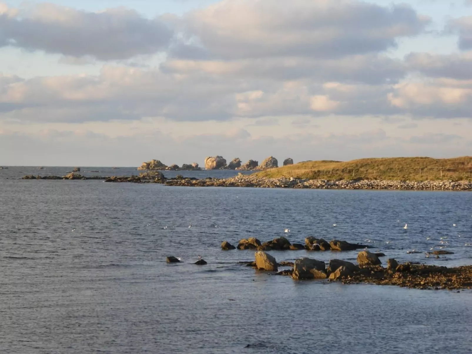 Küstennahes, bretonisches Ferienhaus mit Kamin-Outside