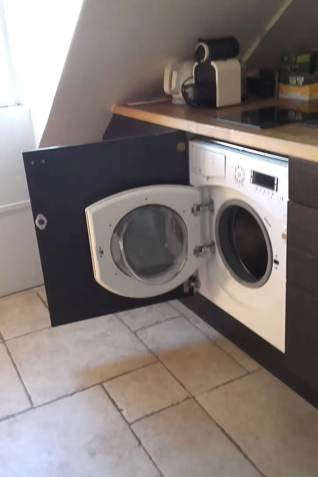 Schöner romantischer Blick auf die Seine-Drinnen