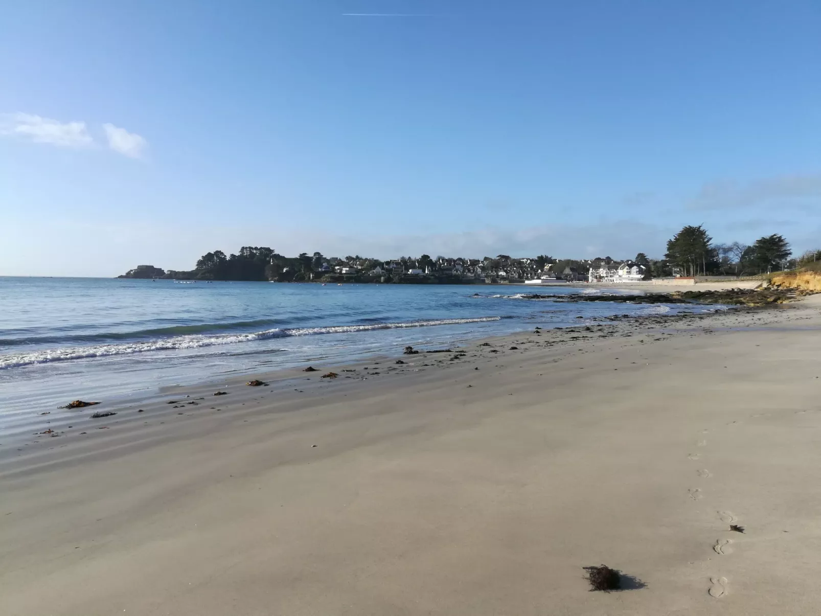Charmantes Haus mit privatem Jacuzzi in der Bretagne-Dehors
