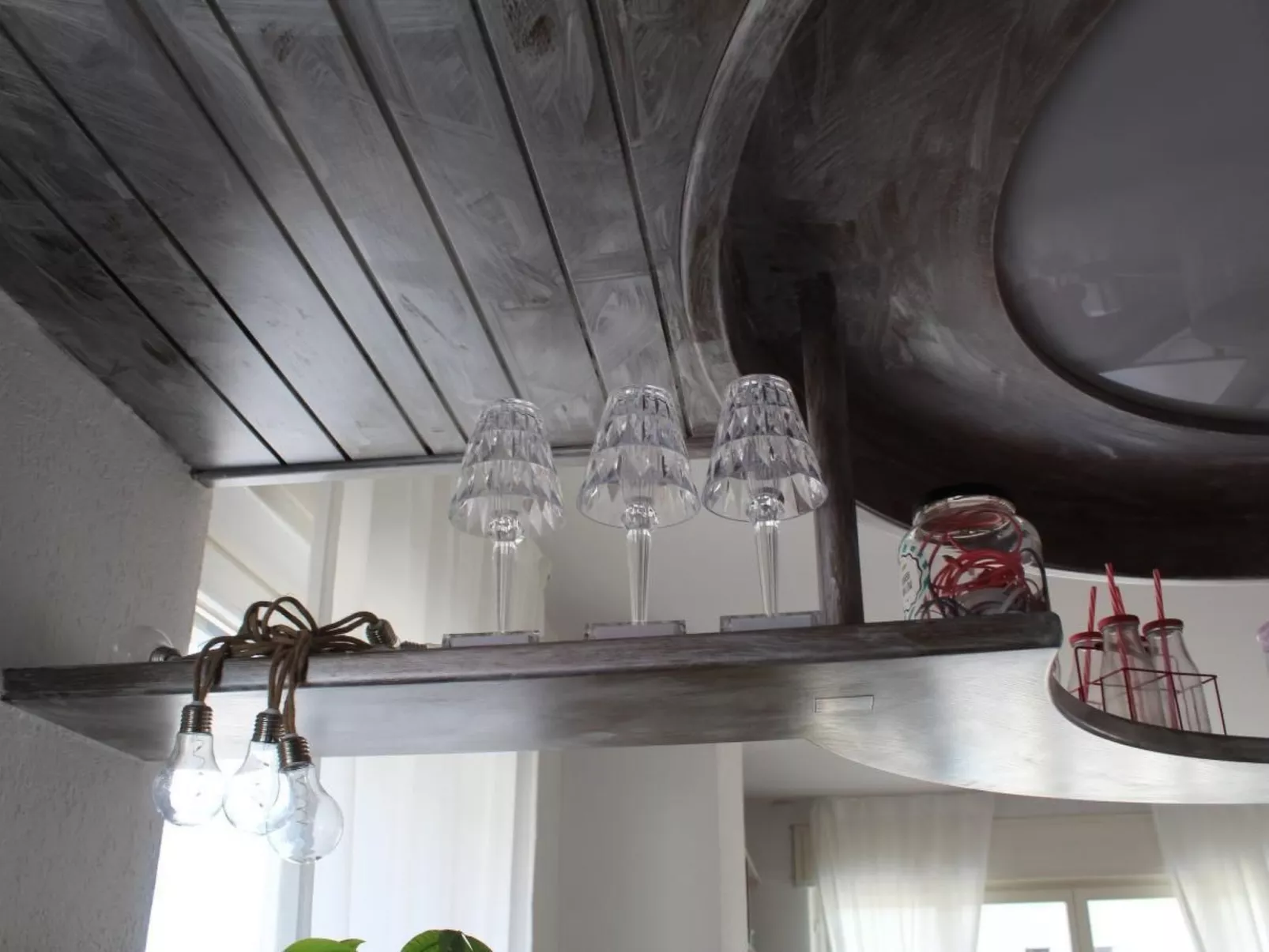 Wohnung mit blühender Terrasse, seenah-Drinnen