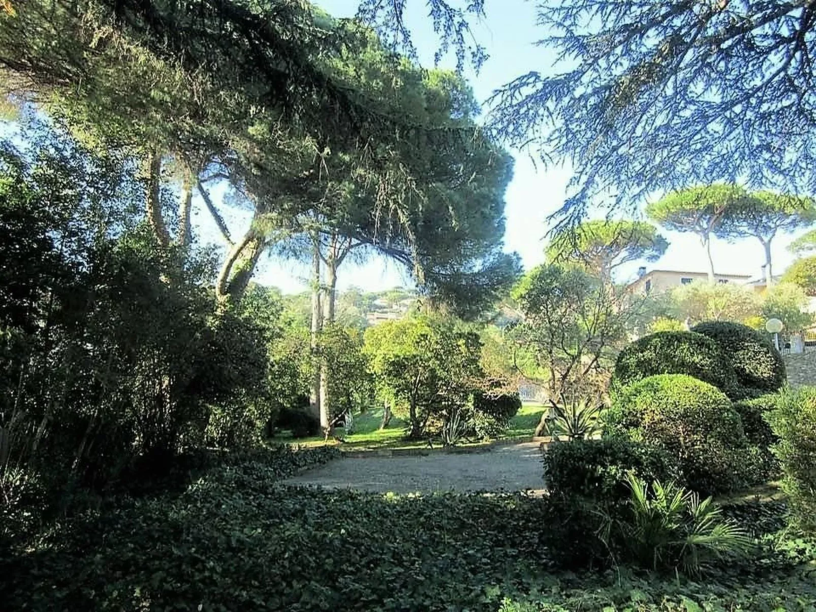 "La petite maison Maximoise" (Das kleine Haus Maximoise)-Outside