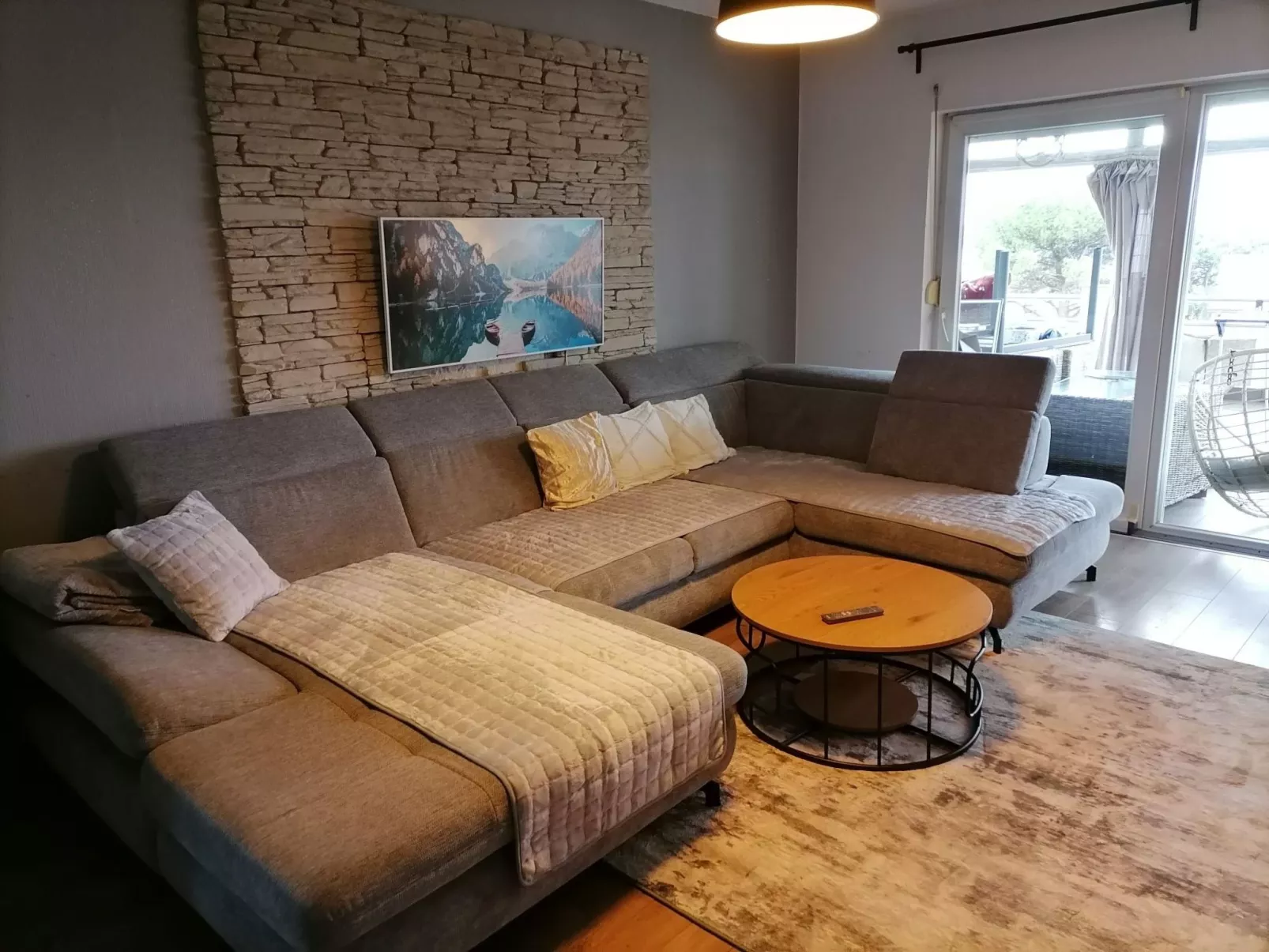 Mit Blick auf das Wasser-Inside